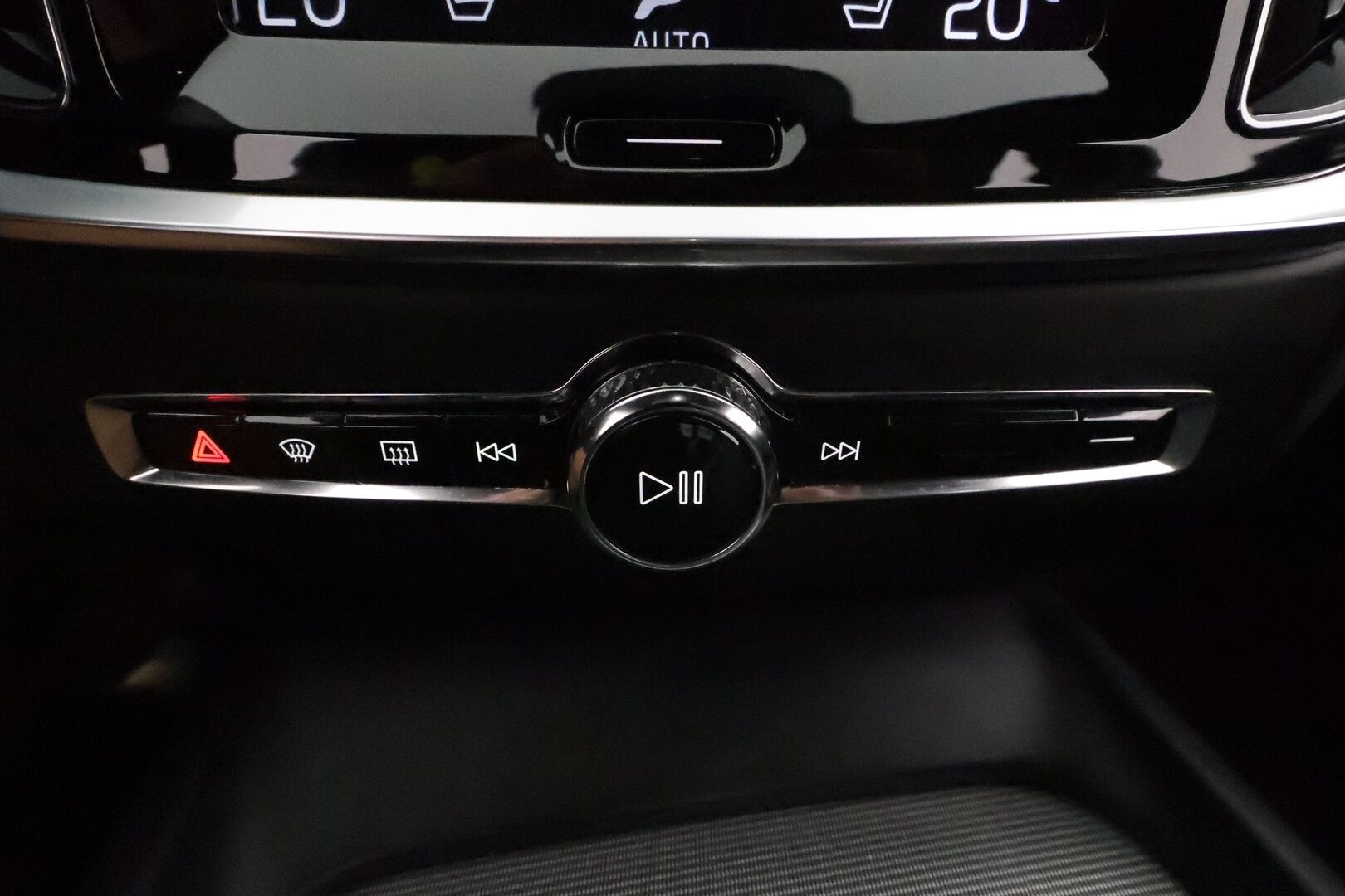 Volvo S60 2019 T5 Business R-Design aut **Adapt.vakkari / Muistipenkki / Webasto / H&K / 360.kamera / Full LED / KeylessGo** - 3,99 % KORKOTARJOUS TÄHÄN AUTOON - Suomi-auto / Merkkihuollettu / Kahdet renkaat aluvanteilla / Penkinlämmittimet takana / Tuulilasin lämmitin / Digimittaristo