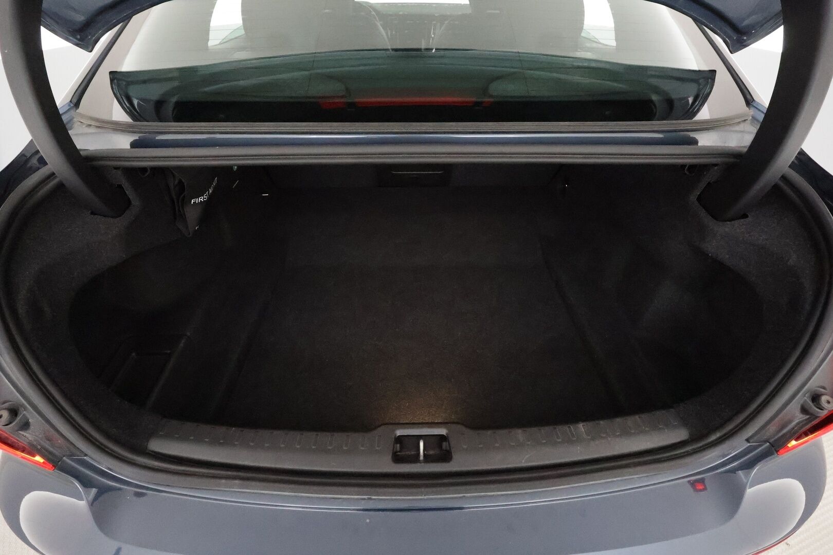 Volvo S60 2019 T5 Business R-Design aut **Adapt.vakkari / Muistipenkki / Webasto / H&K / 360.kamera / Full LED / KeylessGo** - 3,99 % KORKOTARJOUS TÄHÄN AUTOON - Suomi-auto / Merkkihuollettu / Kahdet renkaat aluvanteilla / Penkinlämmittimet takana / Tuulilasin lämmitin / Digimittaristo