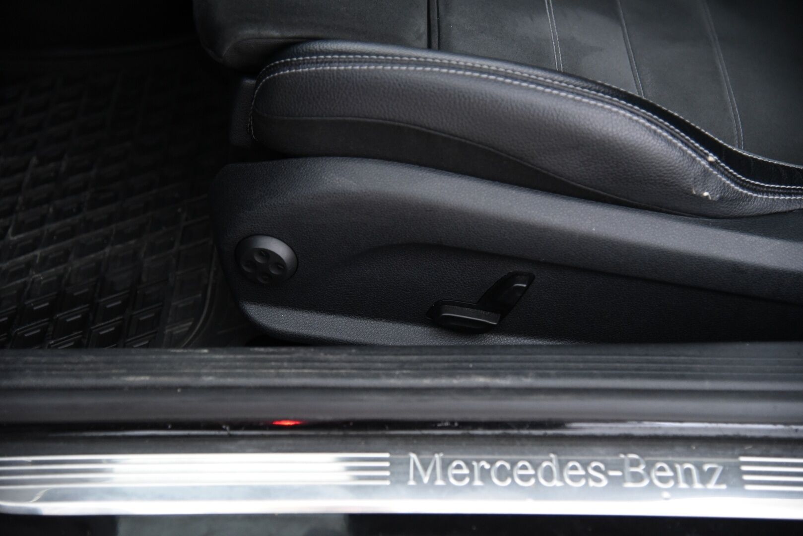 Mercedes-Benz C 2016 300 Coupé AMG / Distronic+ / DTR+Q / ILS-LED / Burmester / Panorama / P. Kamera / Sporttipenkit / Sähkökontti / - Huippuvarusteet! / Katveavustin / Putkisto / 2x renkaat & vanteet / Hyvät huollot! - HULLUT VÄLIPÄIVÄT KORKOTARJOUS 2,49%