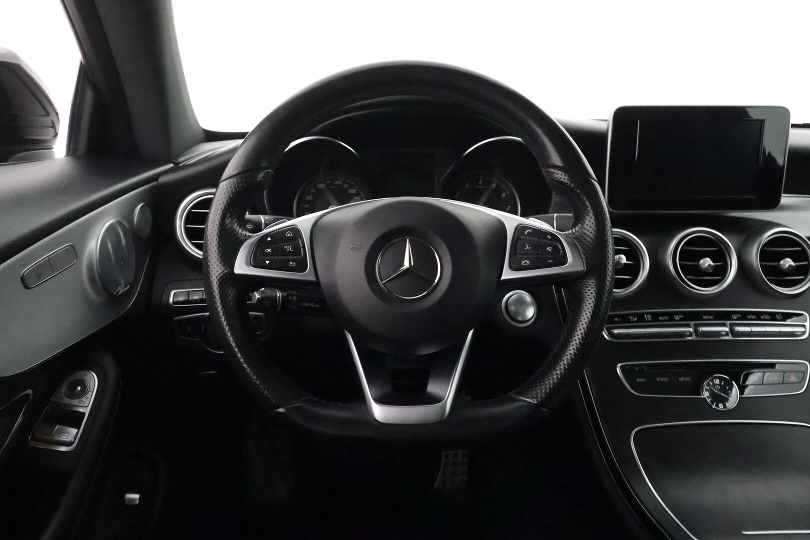Mercedes-Benz C 2016 300 Coupé AMG **Adapt.Vakkari / Adapt.LED / Burmester / Lasikattoluukku / P. Kamera / Sporttipenkit** - 3,99 % KORKOTARJOUS TÄHÄN AUTOON - Kaistavahti / Katveavustin / KeylessGO / 1x Vanteet / 2x Renkaat