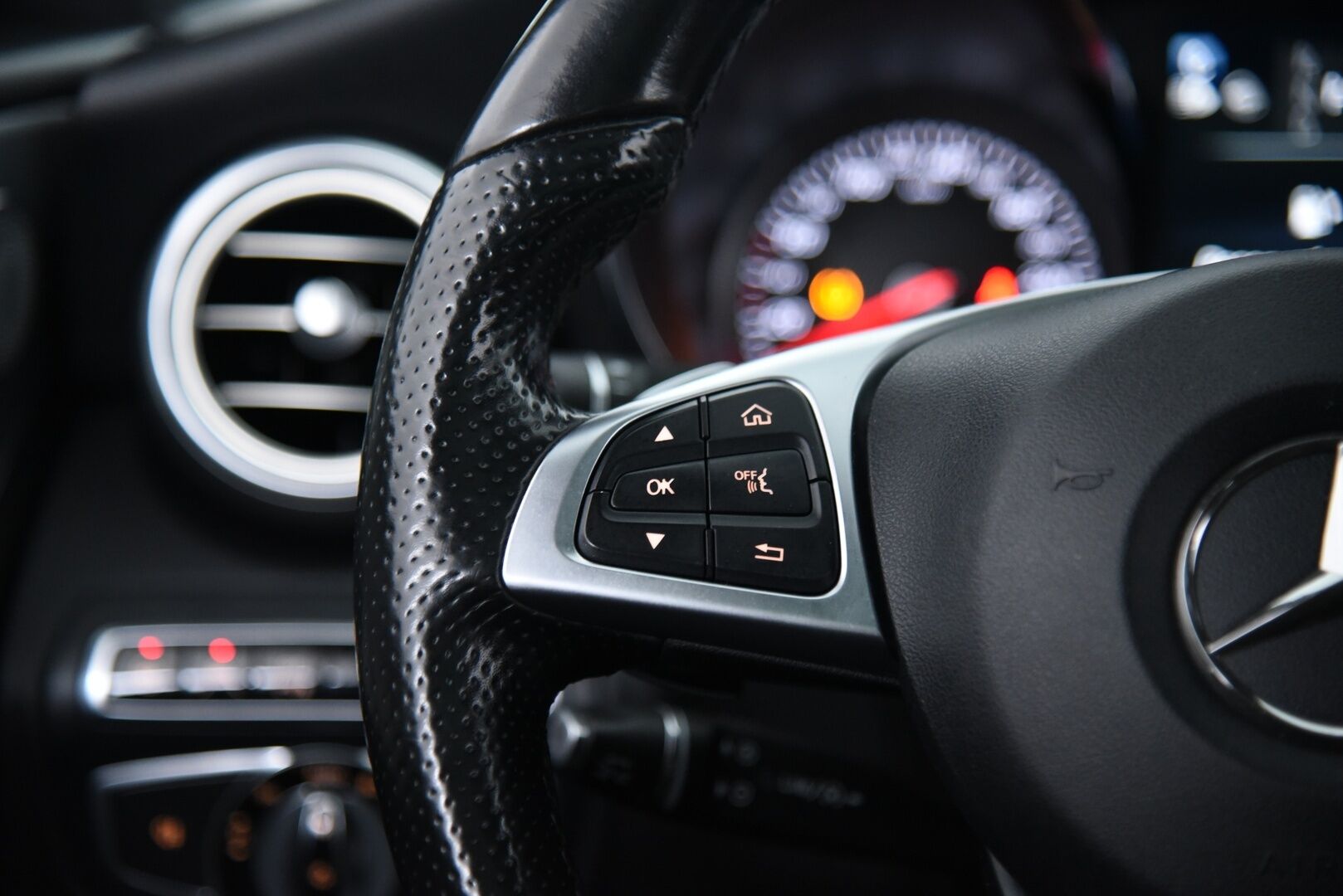 Mercedes-Benz C 2016 300 Coupé AMG / Distronic+ / DTR+Q / ILS-LED / Burmester / Panorama / P. Kamera / Sporttipenkit / Sähkökontti / - Huippuvarusteet! / Katveavustin / Putkisto / 2x renkaat & vanteet / Hyvät huollot! - HULLUT VÄLIPÄIVÄT KORKOTARJOUS 2,49%