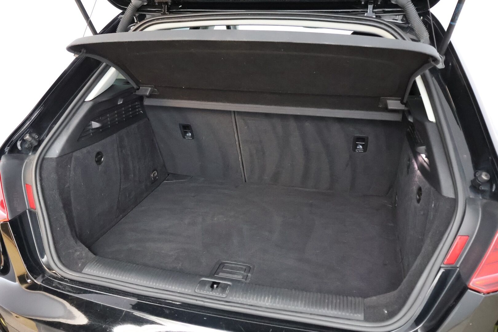 Audi A3 2015 Sportback Business Sport 1,4 TFSI e-tron S tronic - Vakkari / Peruutustutka / Lane Assist / Sporttipenkit / LED / KeylessGo / Kahdet hyvät merkkirenkaat / Juuri tullut!