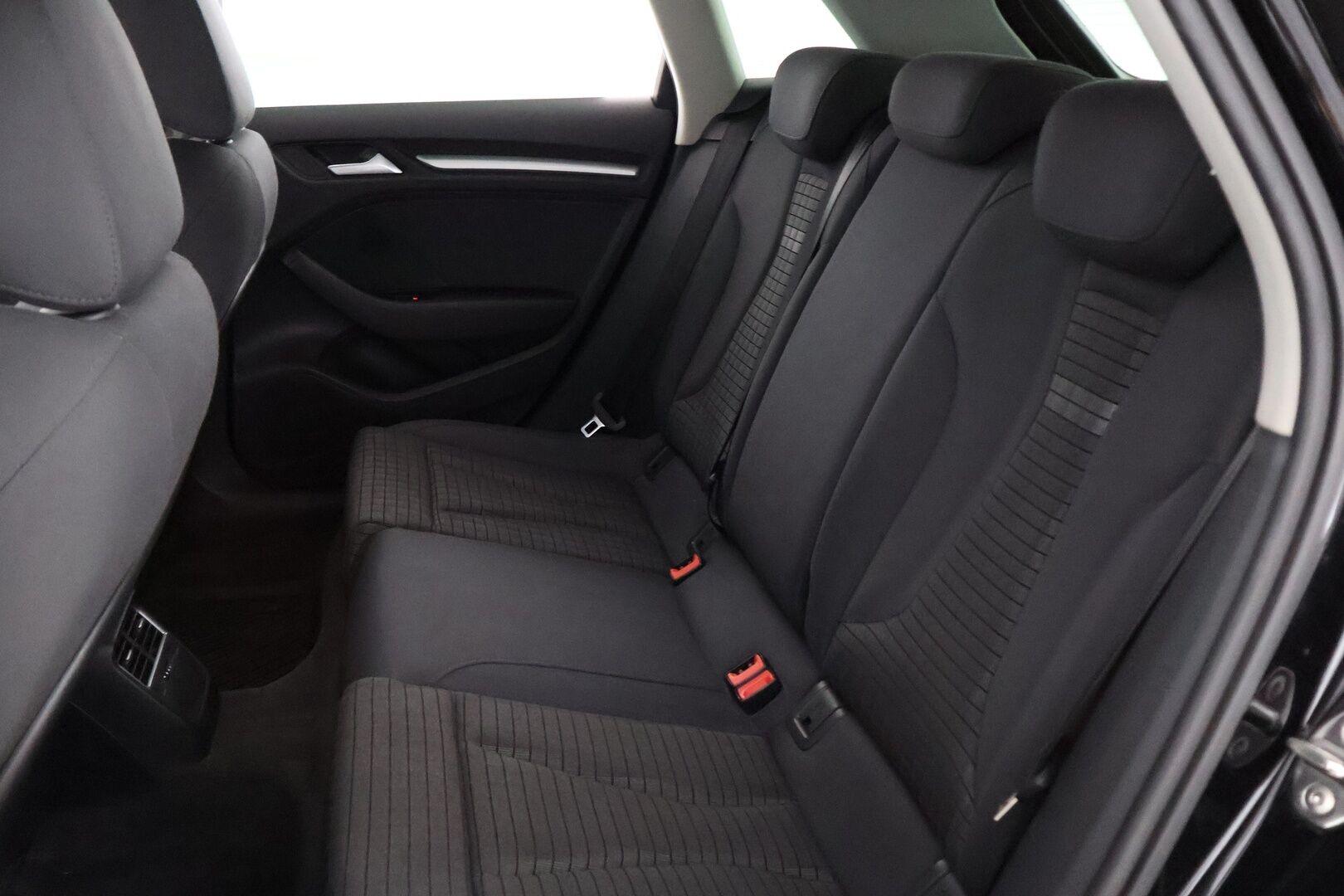 Audi A3 2015 Sportback Business Sport 1,4 TFSI e-tron S tronic - Vakkari / Peruutustutka / Lane Assist / Sporttipenkit / LED / KeylessGo / Kahdet hyvät merkkirenkaat / Juuri tullut!