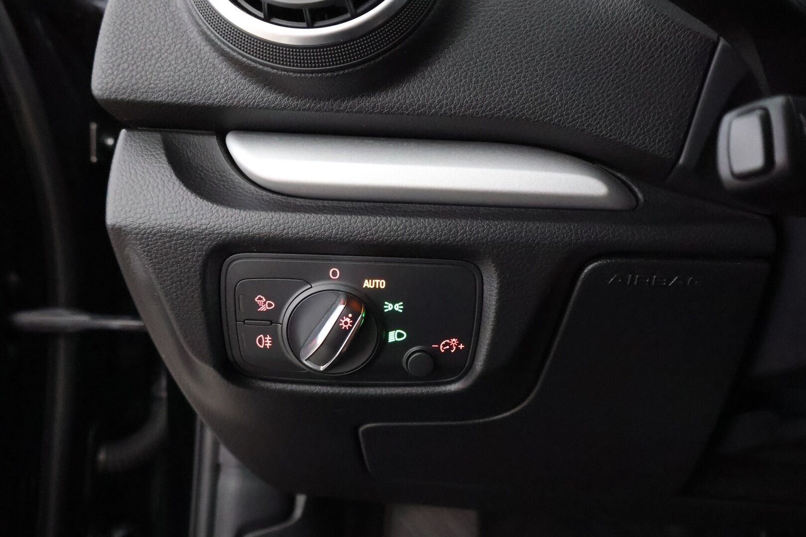 Audi A3 2015 Sportback Business Sport 1,4 TFSI e-tron S tronic - Vakkari / Peruutustutka / Lane Assist / Sporttipenkit / LED / KeylessGo / Kahdet hyvät merkkirenkaat / Juuri tullut!