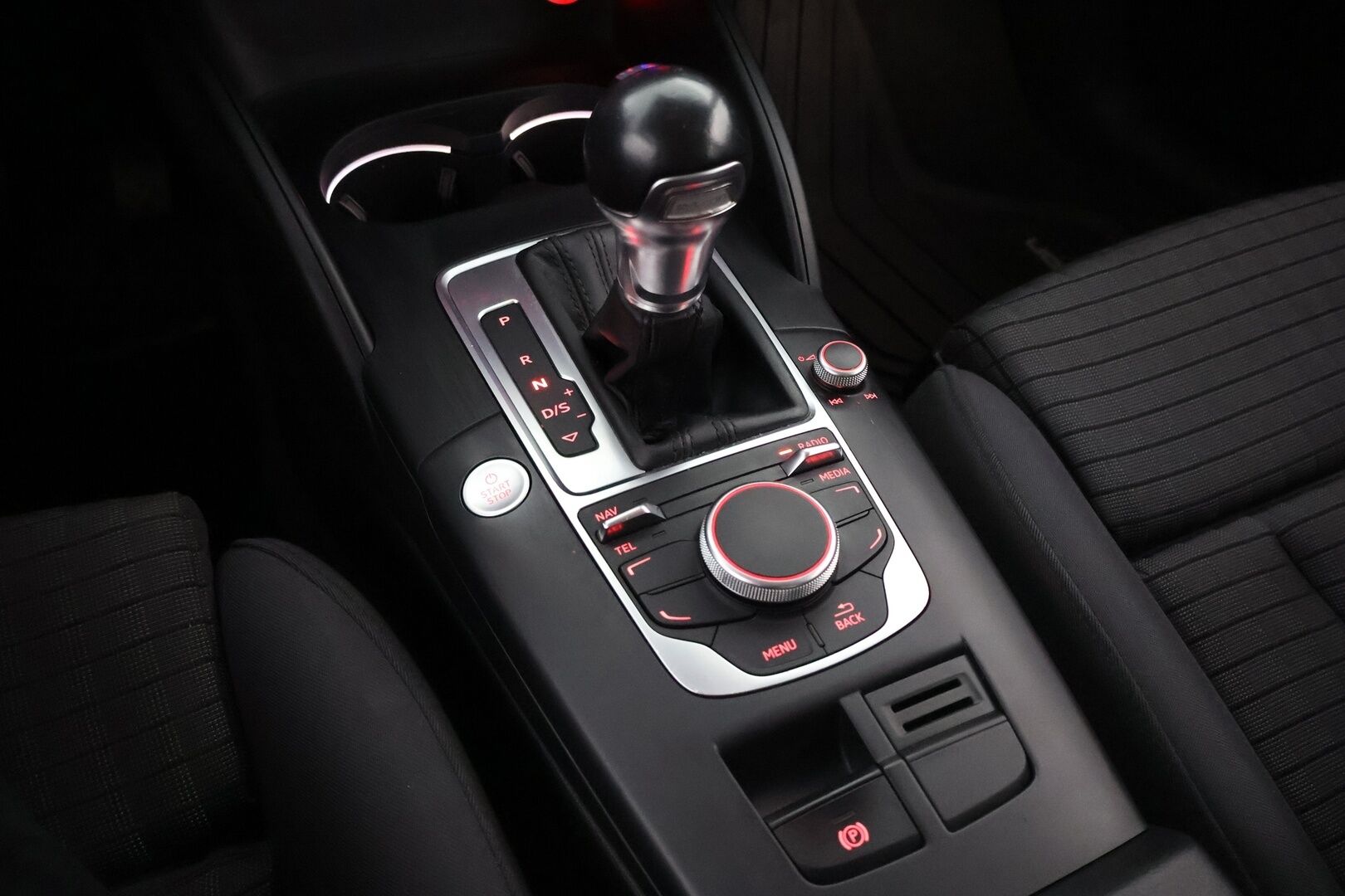 Audi A3 2015 Sportback Business Sport 1,4 TFSI e-tron S tronic - Vakkari / Peruutustutka / Lane Assist / Sporttipenkit / LED / KeylessGo / Kahdet hyvät merkkirenkaat / Juuri tullut!