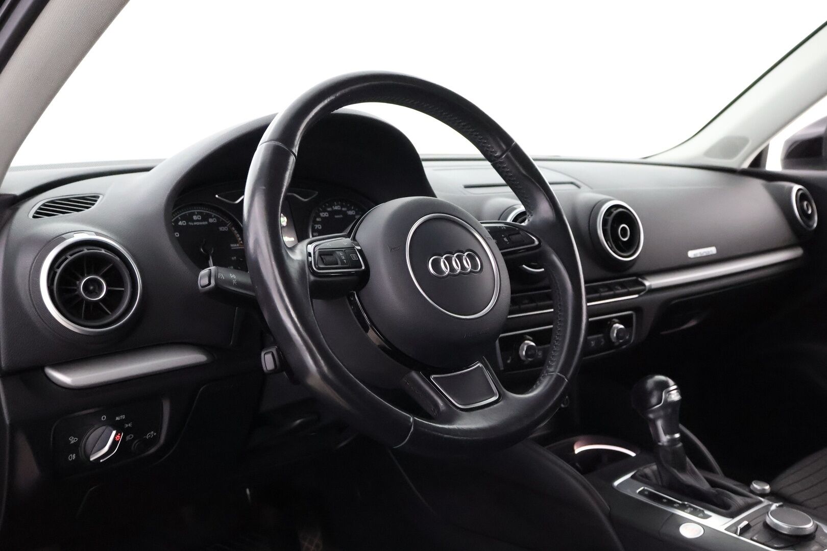 Audi A3 2015 Sportback Business Sport 1,4 TFSI e-tron S tronic - Vakkari / Peruutustutka / Lane Assist / Sporttipenkit / LED / KeylessGo / Kahdet hyvät merkkirenkaat / Juuri tullut!