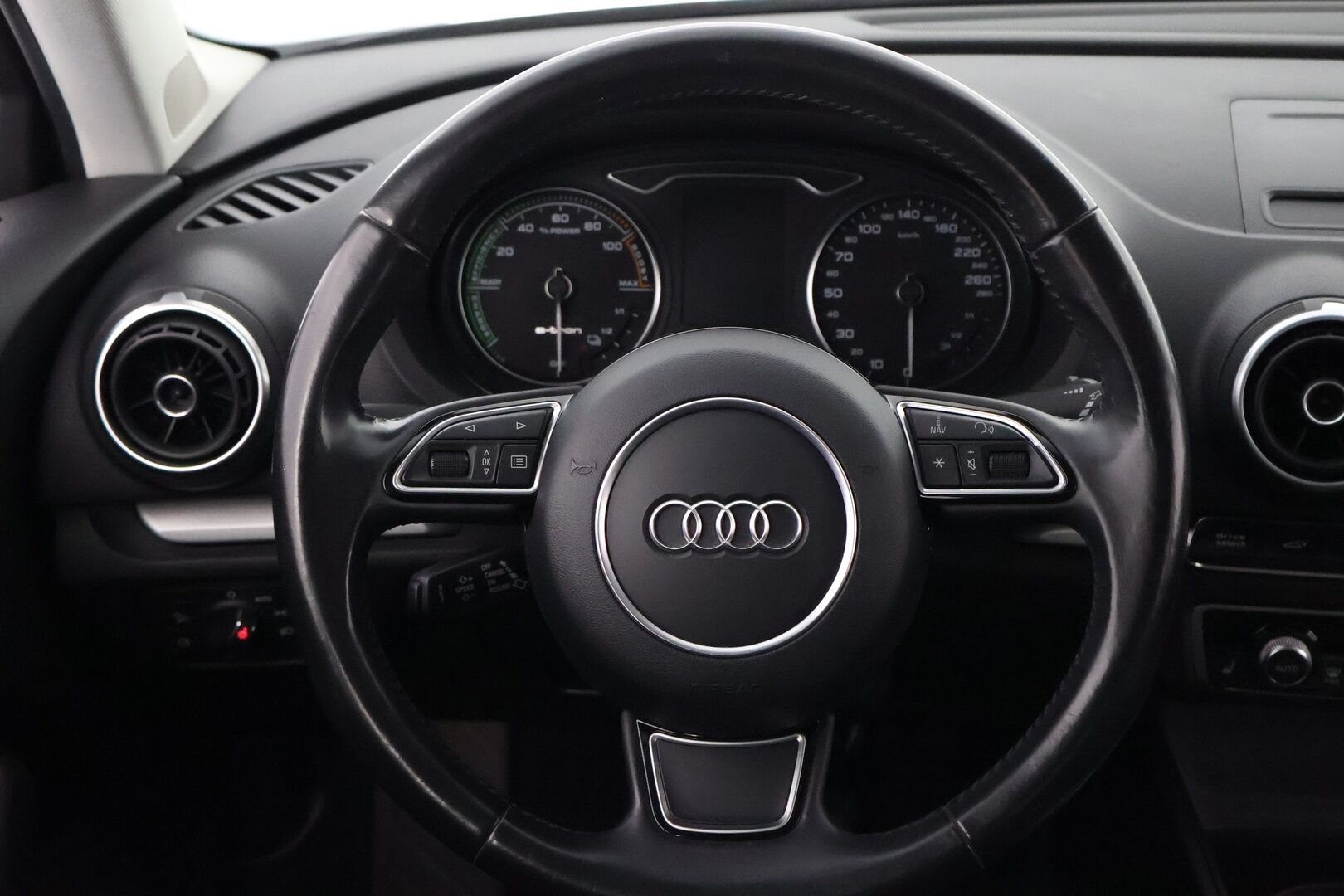Audi A3 2015 Sportback Business Sport 1,4 TFSI e-tron S tronic - Vakkari / Peruutustutka / Lane Assist / Sporttipenkit / LED / KeylessGo / Kahdet hyvät merkkirenkaat / Juuri tullut!