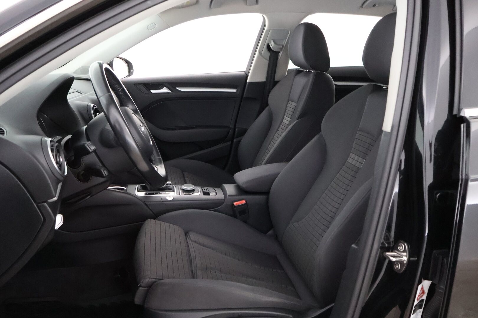 Audi A3 2015 Sportback Business Sport 1,4 TFSI e-tron S tronic - Vakkari / Peruutustutka / Lane Assist / Sporttipenkit / LED / KeylessGo / Kahdet hyvät merkkirenkaat / Juuri tullut!
