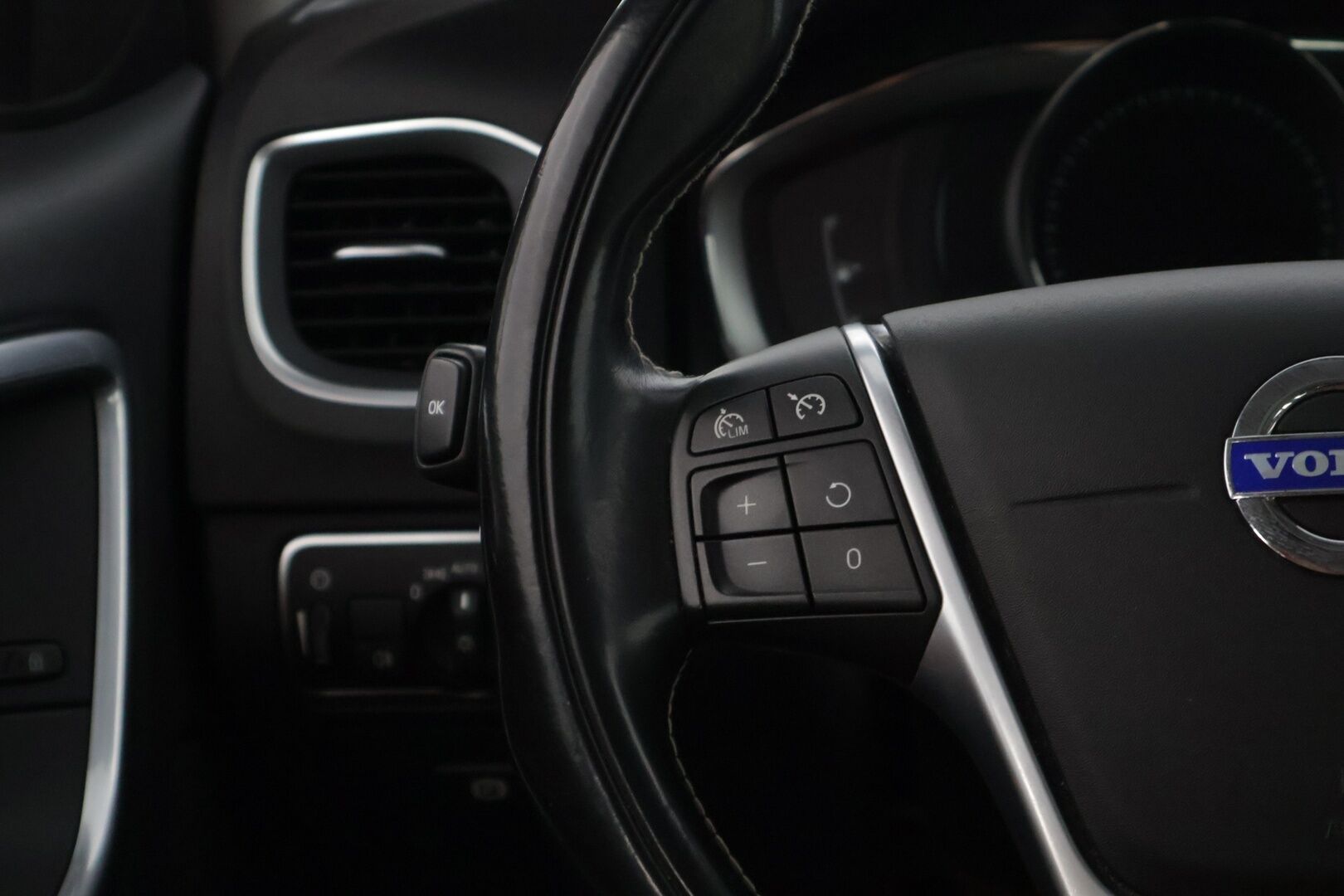 Volvo V60 2015 V60 Plug in Hybrid Farmari (AC) 4ov 2400cm3 A - * Myydään Huutokaupat.com *