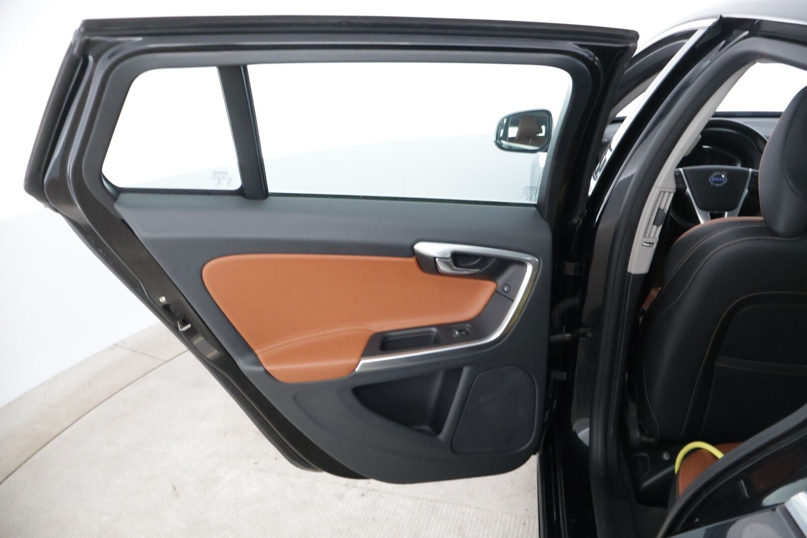 Volvo V60 2015 V60 Plug in Hybrid Farmari (AC) 4ov 2400cm3 A - * Myydään Huutokaupat.com *