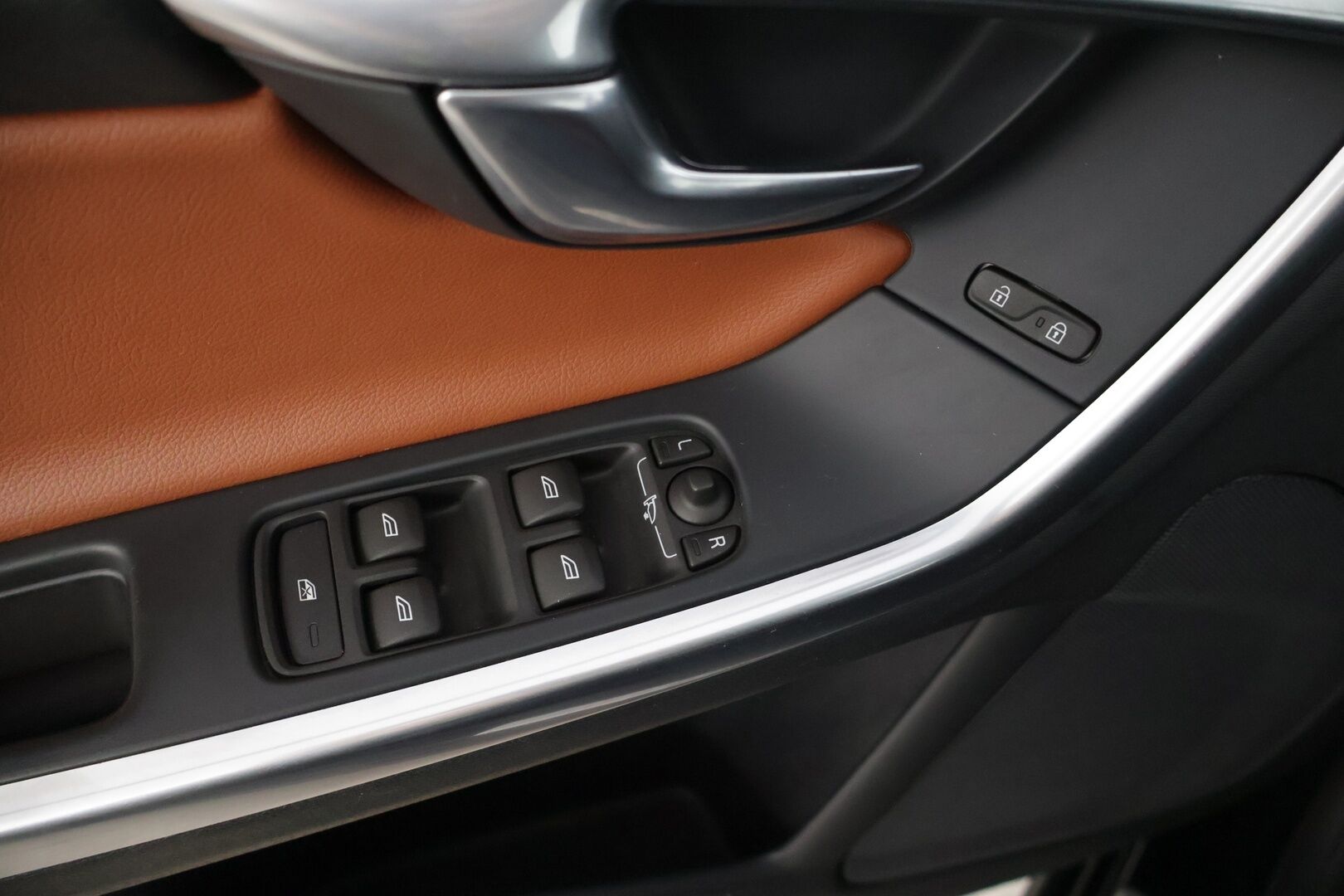 Volvo V60 2015 V60 Plug in Hybrid Farmari (AC) 4ov 2400cm3 A - * Myydään Huutokaupat.com *