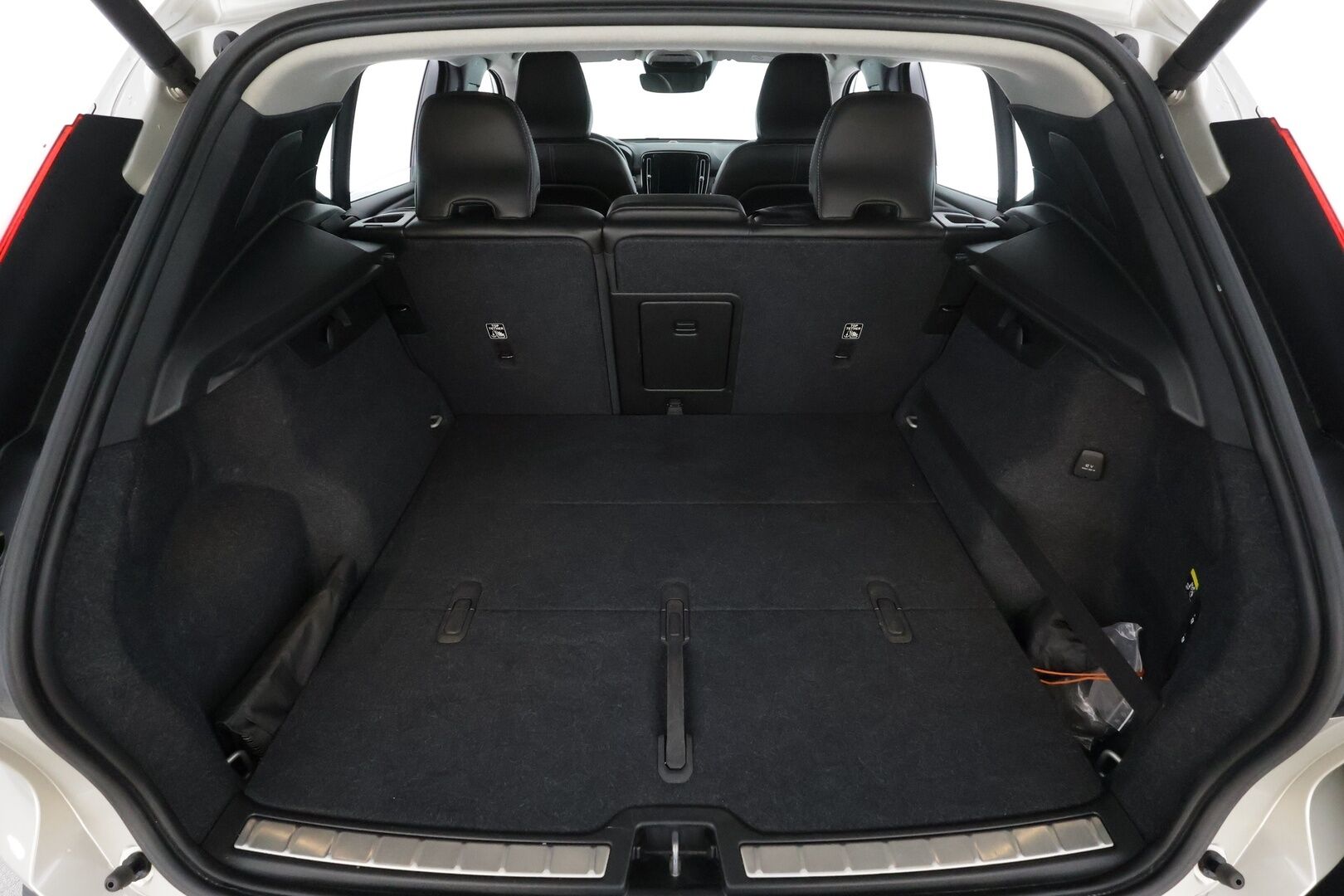 Volvo XC40 2019 D3 AWD Business Inscription aut * Webasto / ACC / LED / P.kamera / Sporttinahat / Keyless / Navi * - 1-om Suomi-auto / Kahdet renkaat / Merkkihuollettu! - Osta nyt, maksa vasta ensi vuonna