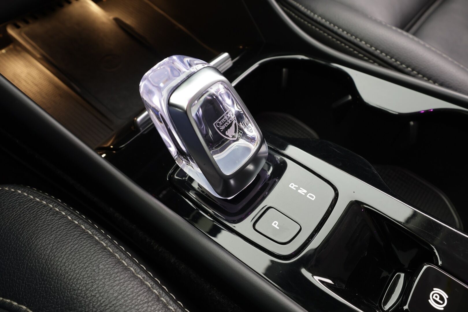 Volvo XC40 2019 D3 AWD Business Inscription aut * Webasto / ACC / LED / P.kamera / Sporttinahat / Keyless / Navi * - 1-om Suomi-auto / Kahdet renkaat / Merkkihuollettu! - Osta nyt, maksa vasta ensi vuonna