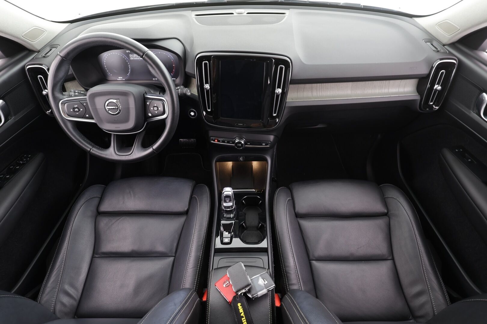 Volvo XC40 2019 D3 AWD Business Inscription aut * Webasto / ACC / LED / P.kamera / Sporttinahat / Keyless / Navi * - 1-om Suomi-auto / Kahdet renkaat / Merkkihuollettu! - Osta nyt, maksa vasta ensi vuonna