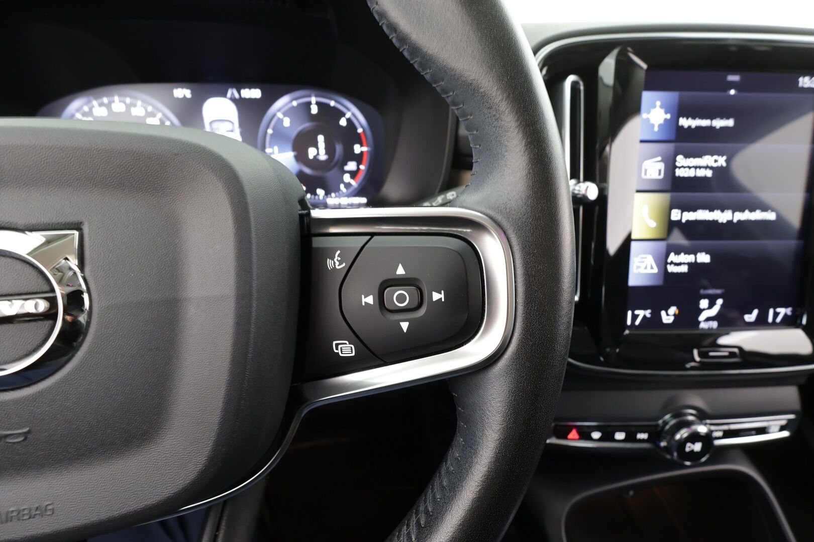 Volvo XC40 2019 D3 AWD Business Inscription aut * Webasto / ACC / LED / P.kamera / Sporttinahat / Keyless / Navi * - *1-OM Suomi-auto / Kahdet renkaat / Merkkihuollettu!*