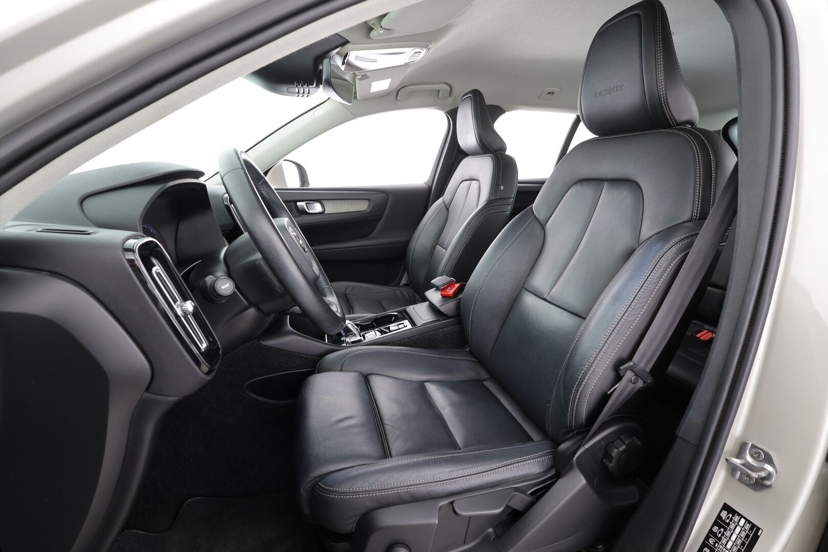 Volvo XC40 2019 D3 AWD Business Inscription aut * Webasto / ACC / LED / P.kamera / Sporttinahat / Keyless / Navi * - 1-om Suomi-auto / Kahdet renkaat / Merkkihuollettu! - Osta nyt, maksa vasta ensi vuonna