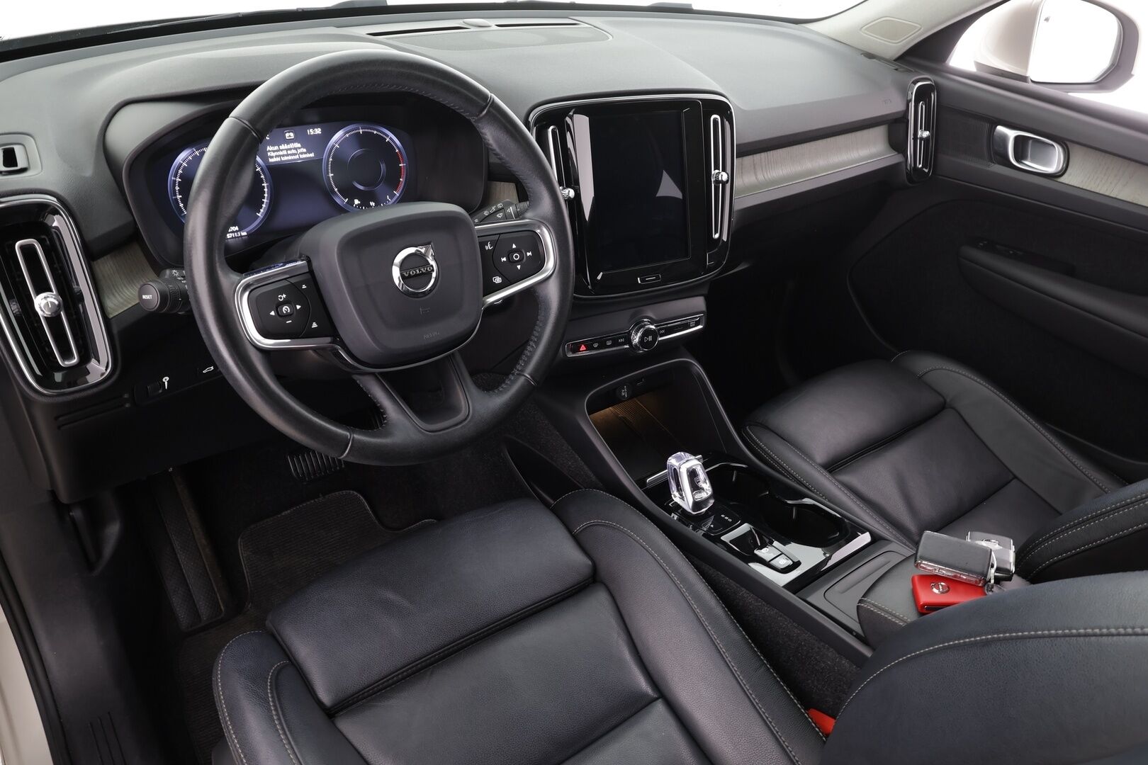 Volvo XC40 2019 D3 AWD Business Inscription aut * Webasto / ACC / LED / P.kamera / Sporttinahat / Keyless / Navi * - 1-om Suomi-auto / Kahdet renkaat / Merkkihuollettu! - Osta nyt, maksa vasta ensi vuonna