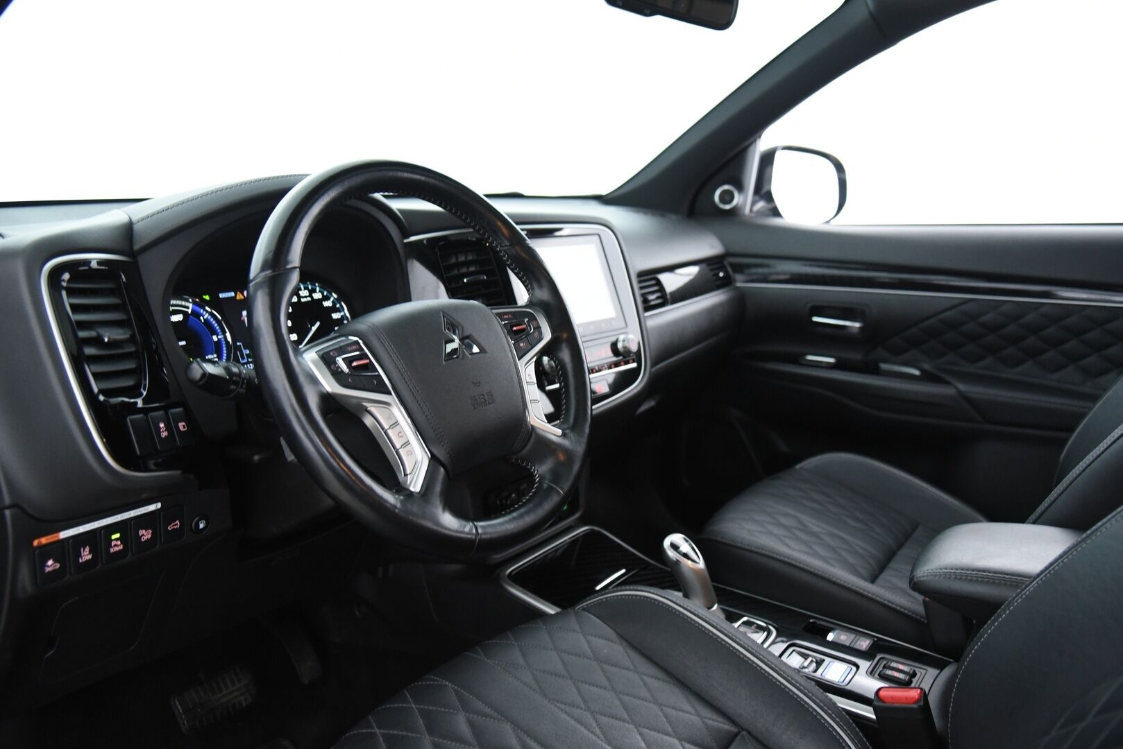 Mitsubishi OUTLANDER PHEV 2021 Instyle Business 4WD 5P ** Adapt.Vakkari / 2-Om Suomi / 360° Kamera / Kattoluukku / Navigointi - Tehtaan vetokoukku / BLIS / Lämmitettävä tuulilasi / Ratin lämmitin / 