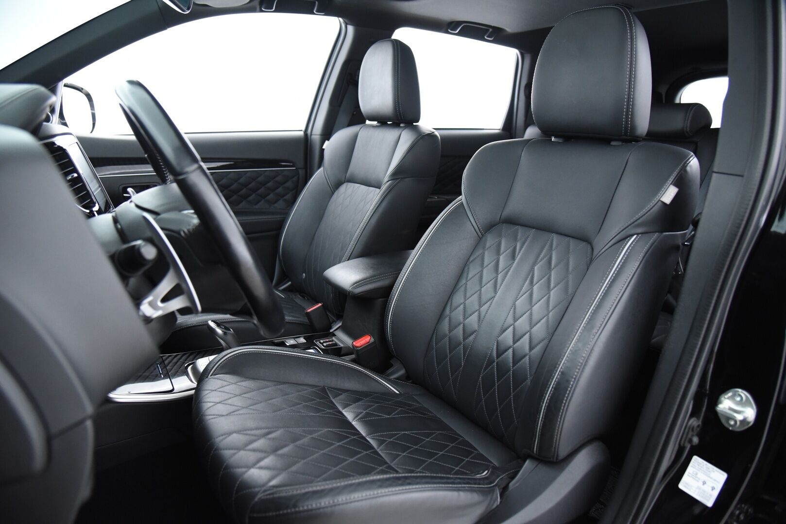 Mitsubishi OUTLANDER PHEV 2021 Instyle Business 4WD 5P ** Adapt.Vakkari / 2-Om Suomi / 360° Kamera / Kattoluukku / Navigointi - Tehtaan vetokoukku / BLIS / Lämmitettävä tuulilasi / Ratin lämmitin / 