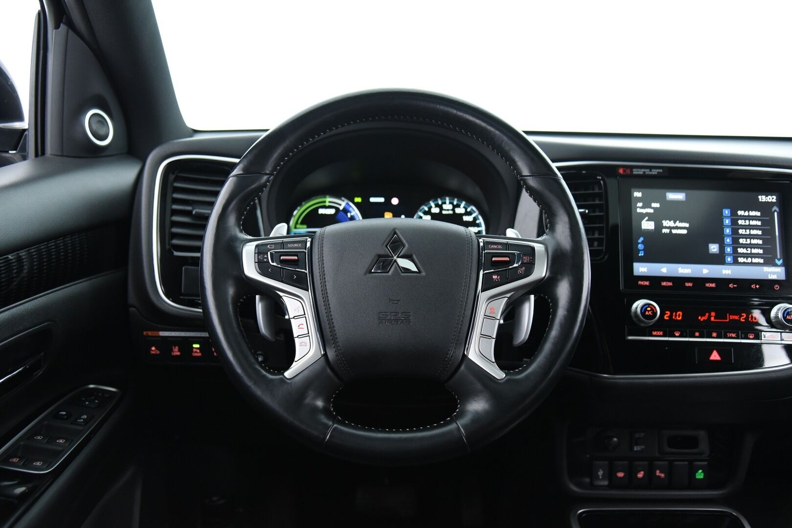 Mitsubishi OUTLANDER PHEV 2021 Instyle Business 4WD 5P ** Adapt.Vakkari / 2-Om Suomi / 360° Kamera / Kattoluukku / Navigointi - Tehtaan vetokoukku / BLIS / Lämmitettävä tuulilasi / Ratin lämmitin / 