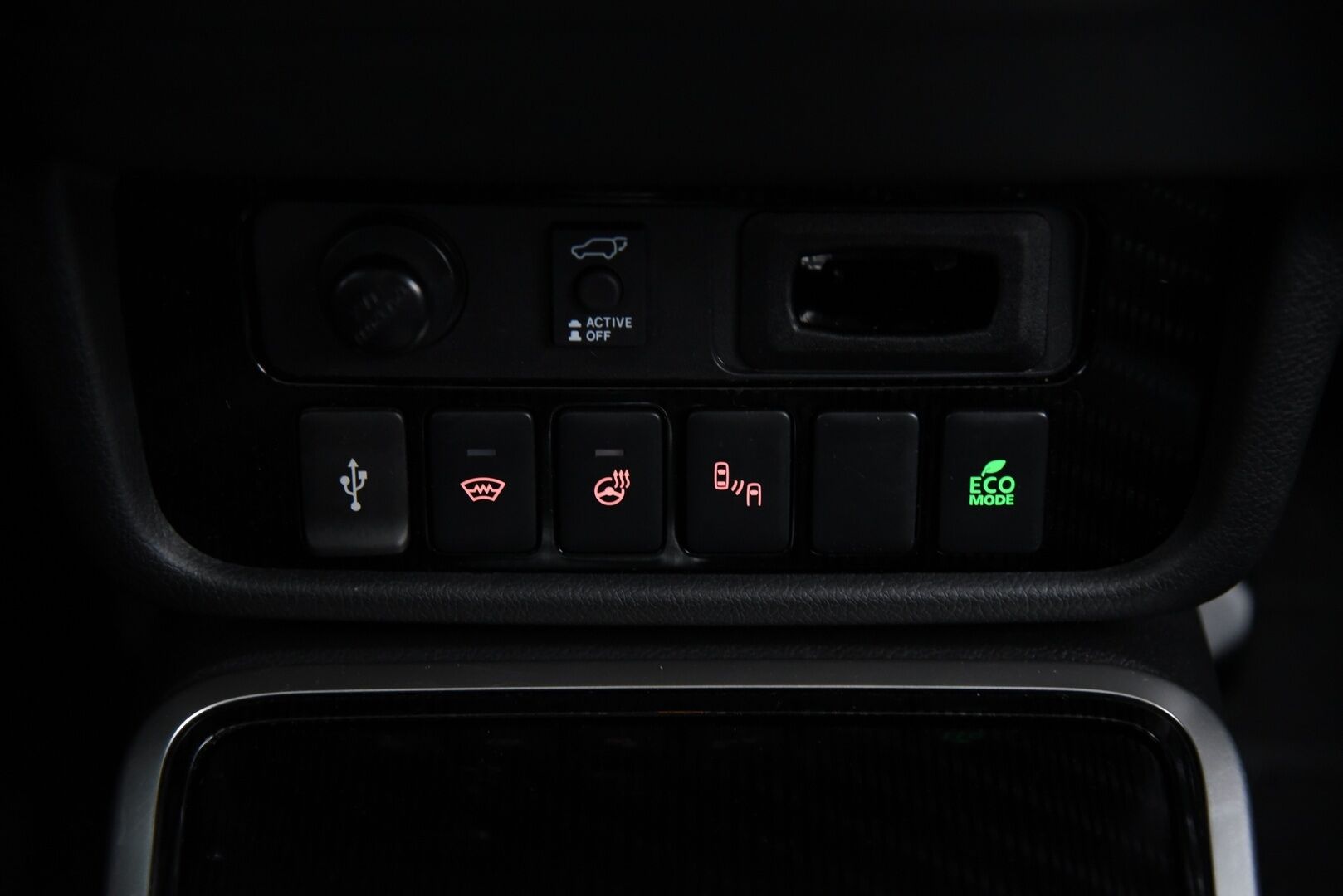 Mitsubishi OUTLANDER PHEV 2021 Instyle Business 4WD 5P ** Adapt.Vakkari / 2-Om Suomi / 360° Kamera / Kattoluukku / Navigointi - Tehtaan vetokoukku / BLIS / Lämmitettävä tuulilasi / Ratin lämmitin / 