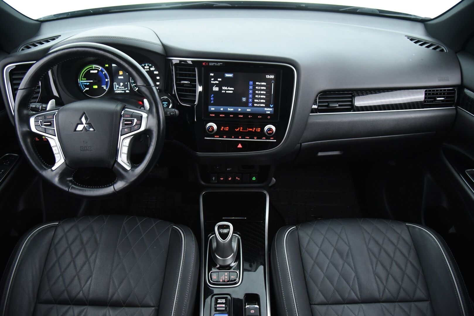 Mitsubishi OUTLANDER PHEV 2021 Instyle Business 4WD 5P ** Adapt.Vakkari / 2-Om Suomi / 360° Kamera / Kattoluukku / Navigointi - Tehtaan vetokoukku / BLIS / Lämmitettävä tuulilasi / Ratin lämmitin / 