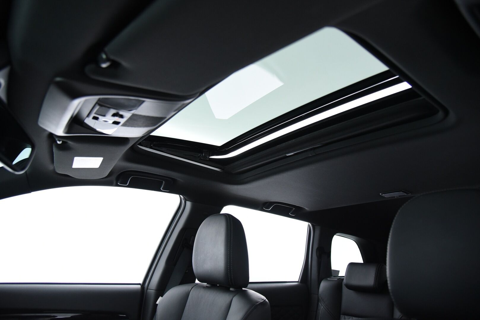 Mitsubishi OUTLANDER PHEV 2021 Instyle Business 4WD 5P ** Adapt.Vakkari / 2-Om Suomi / 360° Kamera / Kattoluukku / Navigointi - Tehtaan vetokoukku / BLIS / Lämmitettävä tuulilasi / Ratin lämmitin / 