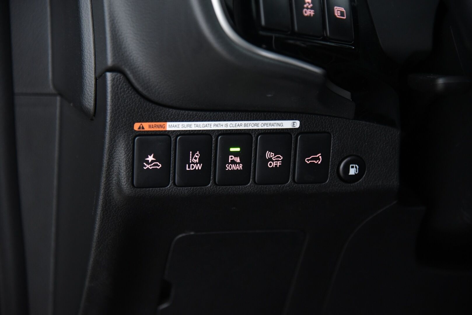 Mitsubishi OUTLANDER PHEV 2021 Instyle Business 4WD 5P ** Adapt.Vakkari / 2-Om Suomi / 360° Kamera / Kattoluukku / Navigointi - Tehtaan vetokoukku / BLIS / Lämmitettävä tuulilasi / Ratin lämmitin / 