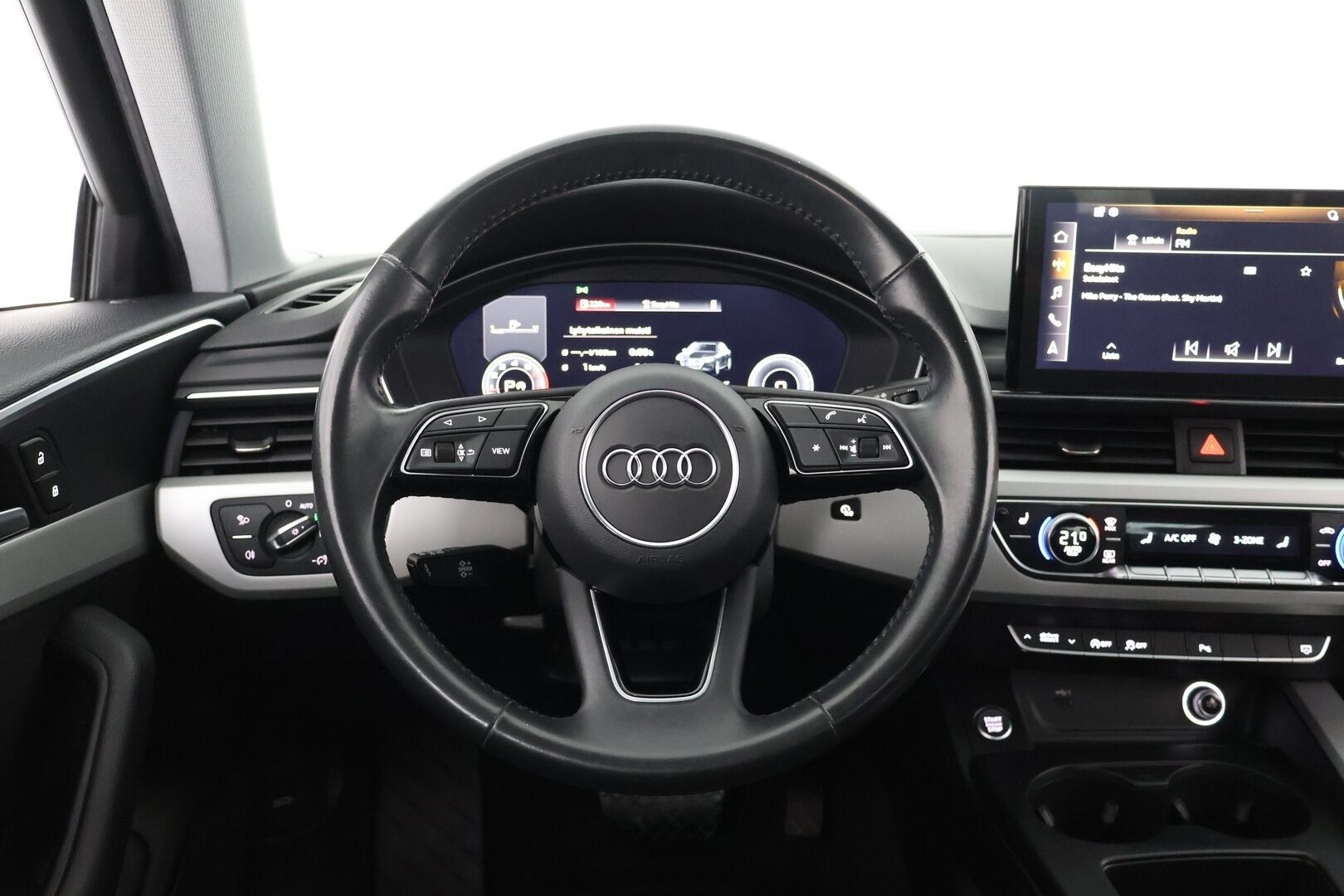 Audi A4 2020 40 TFSI 140 kW MHEV S-Line Business S-tronic - Suomi-Auto | Webasto | Digimittaristo | Matrix-Ajovalot | Vetokoukku | P-kamera | Vakkari