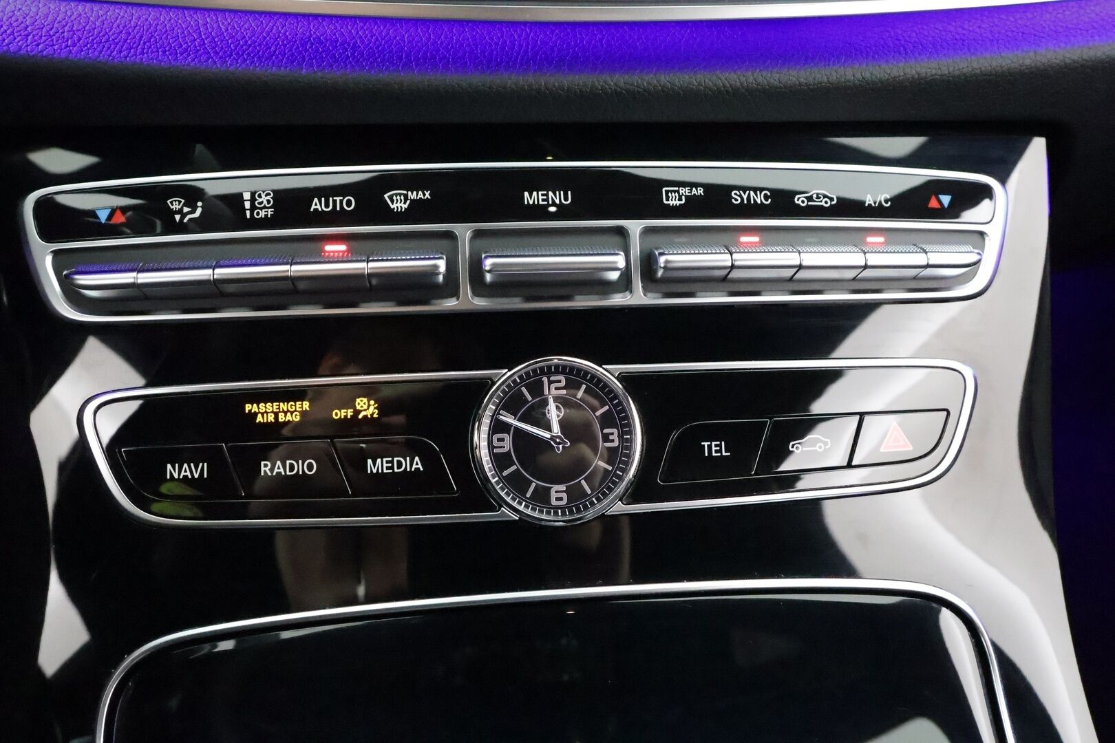 Mercedes-Benz E 2017 200 A Coupé Business AMG * Webasto / Multibeam / P.kamera / Katveavustin / Sportpenkit / Ambient-valot / Keyless * - Kahdet renkaat