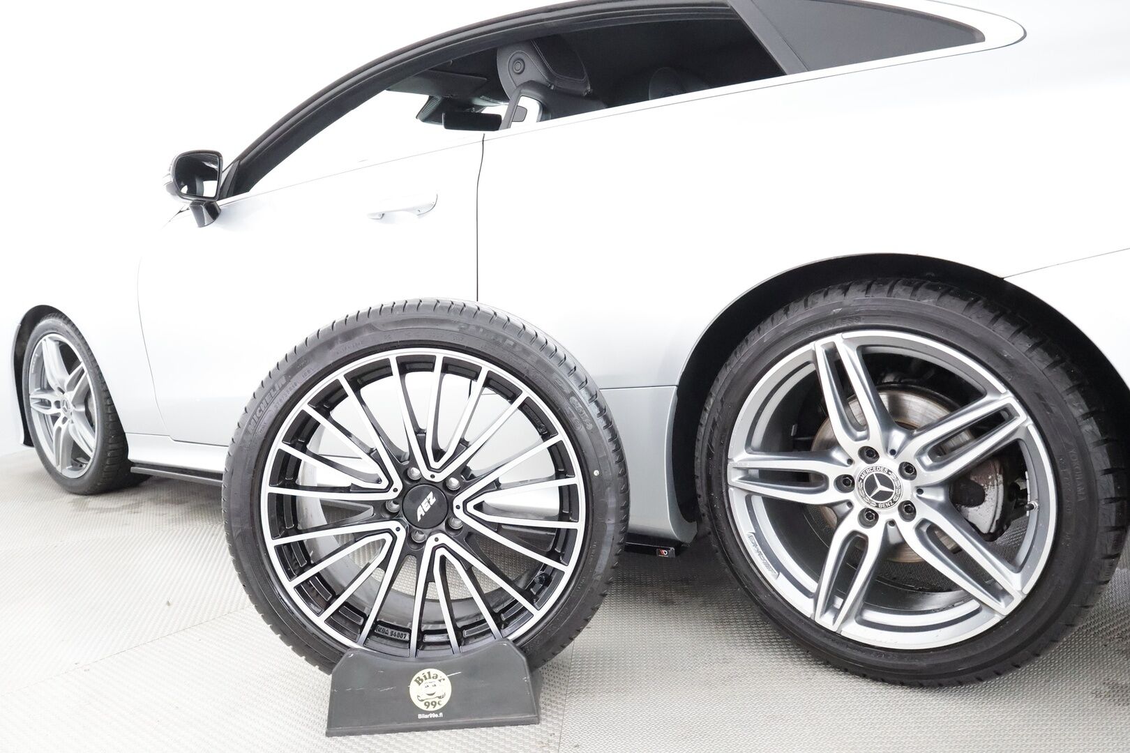 Mercedes-Benz E 2017 200 A Coupé Business AMG * Webasto / Multibeam / P.kamera / Katveavustin / Sportpenkit / Ambient-valot / Keyless * - Kahdet renkaat