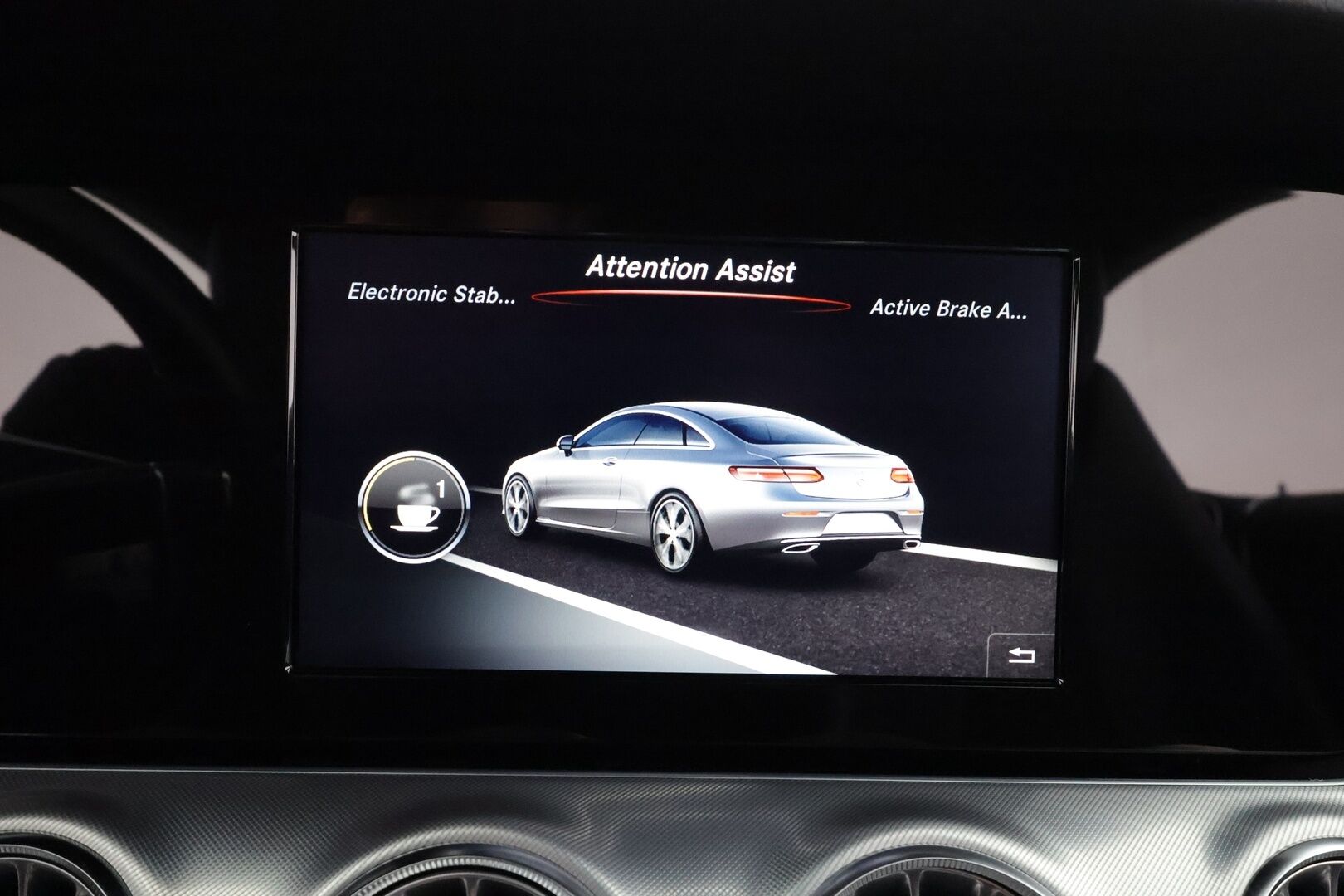 Mercedes-Benz E 2017 200 A Coupé Business AMG * Webasto / Multibeam / P.kamera / Katveavustin / Sportpenkit / Ambient-valot / Keyless * - Kahdet renkaat