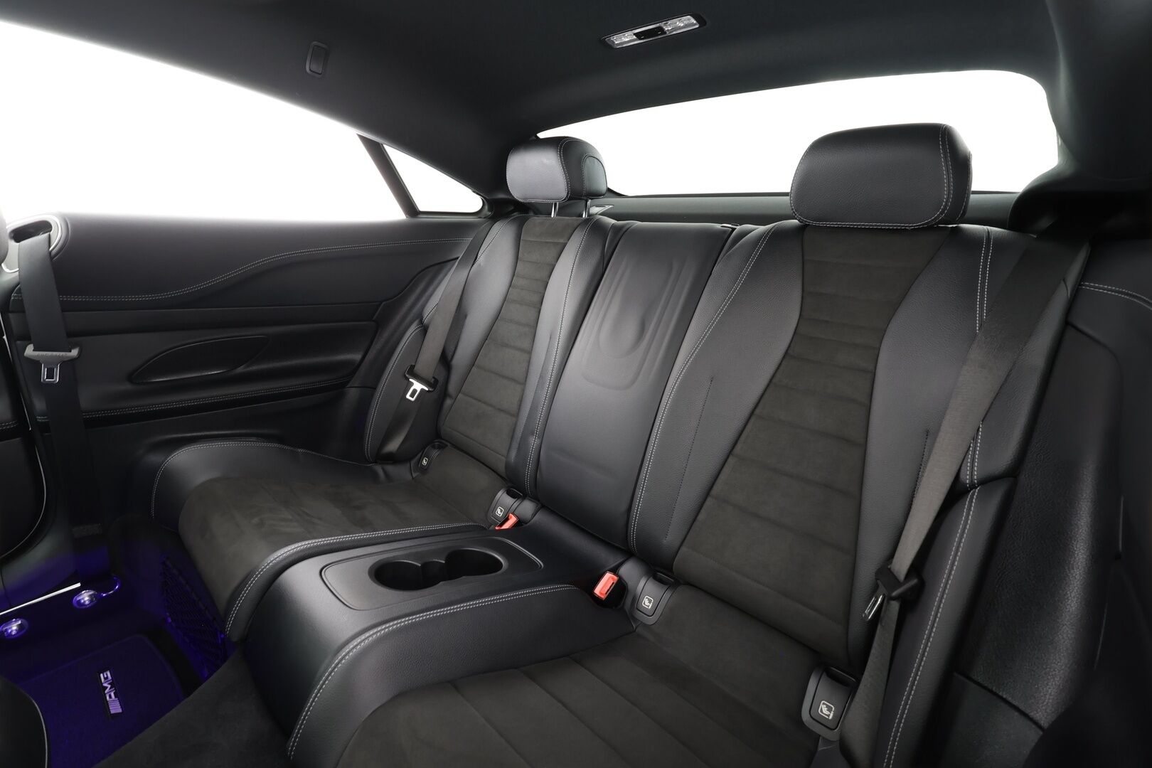 Mercedes-Benz E 2017 200 A Coupé Business AMG * Webasto / Multibeam / P.kamera / Katveavustin / Sportpenkit / Ambient-valot / Keyless * - Kahdet renkaat