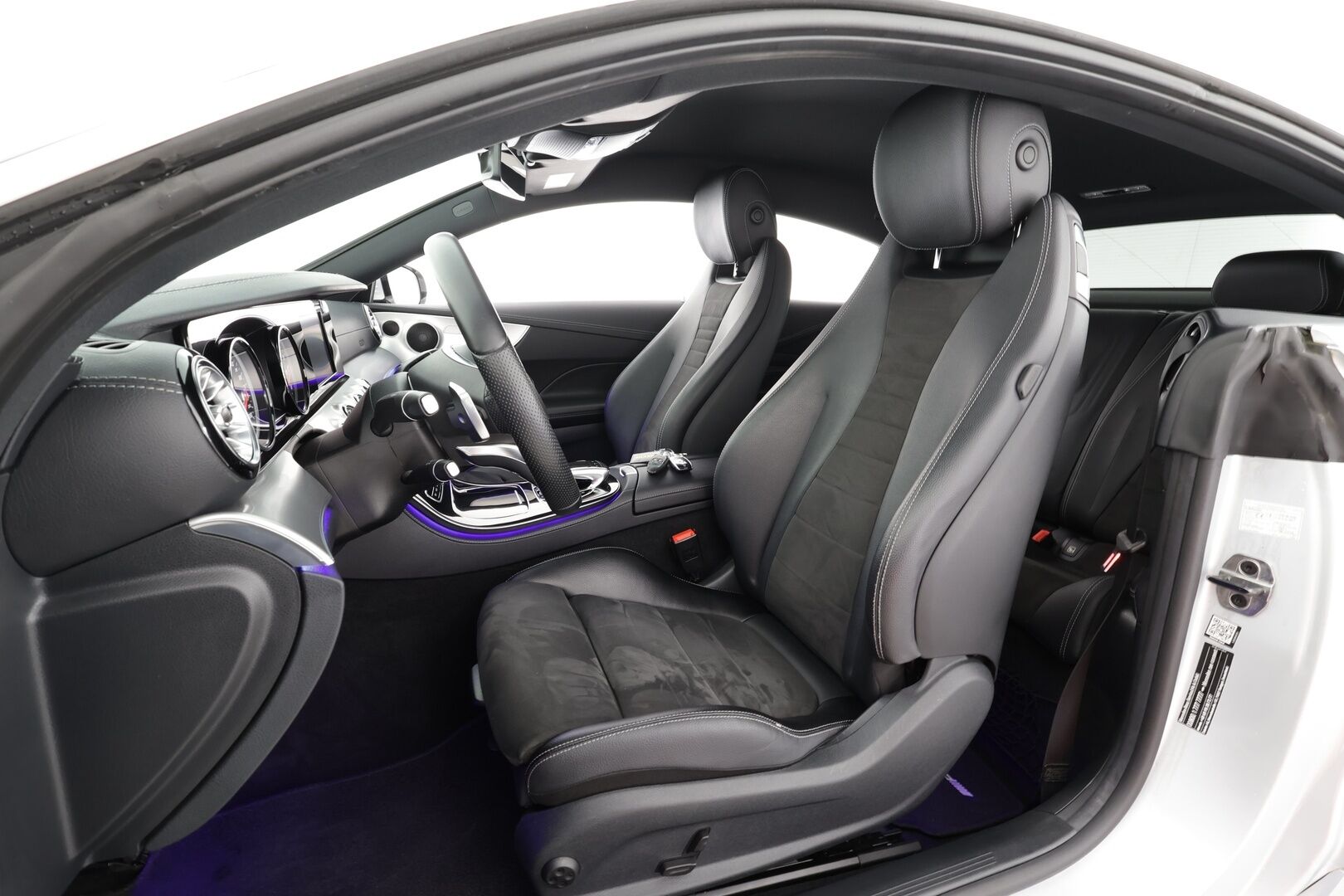 Mercedes-Benz E 2017 200 A Coupé Business AMG * Webasto / Multibeam / P.kamera / Katveavustin / Sportpenkit / Ambient-valot / Keyless * - Kahdet renkaat - HULLU BLACKWEEK KORKOTARJOUS 2,49%