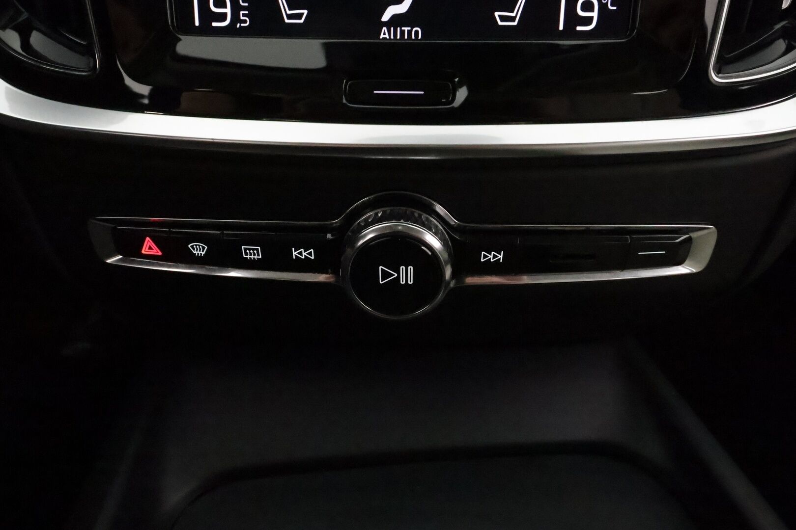 Volvo V60 2020 D3 AWD Business aut **Webasto / Adapt.Vakkari / LED-valot / P.Tutkat / Harman/Kardon / Sporttinahat / Navi** - Suomi-auto / Kahdet Renkaat