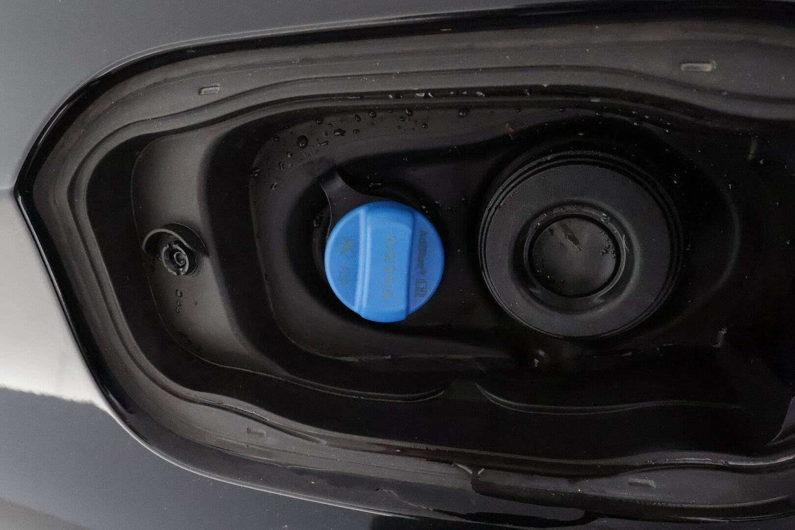 Volvo V60 2020 D3 AWD Business aut **Webasto / Adapt.Vakkari / LED-valot / P.Tutkat / Harman/Kardon / Sporttinahat / Navi** - Suomi-auto / Kahdet Renkaat