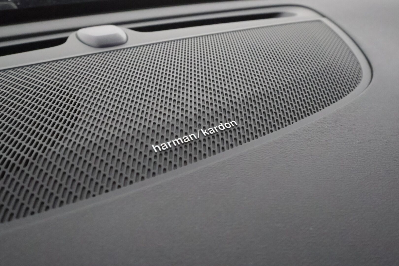 Volvo V60 2020 D3 AWD Business aut **Webasto / Adapt.Vakkari / LED-valot / P.Tutkat / Harman/Kardon / Sporttinahat / Navi** - Suomi-auto / Kahdet Renkaat