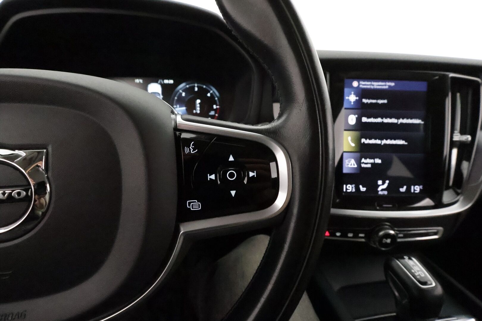 Volvo V60 2020 D3 AWD Business aut **Webasto / Adapt.Vakkari / LED-valot / P.Tutkat / Harman/Kardon / Sporttinahat / Navi** - Suomi-auto / Kahdet Renkaat