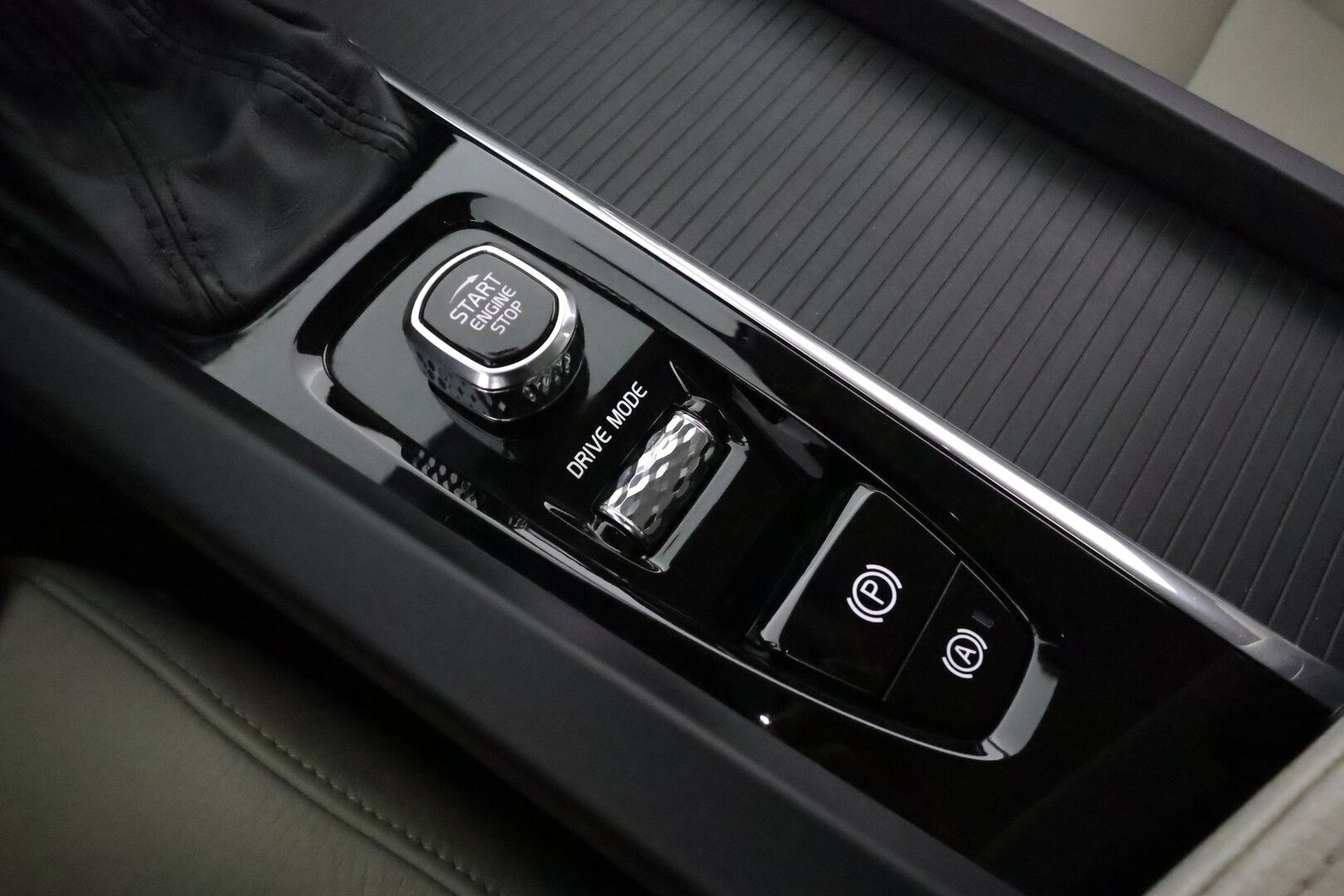Volvo V60 2020 D3 AWD Business aut **Webasto / Adapt.Vakkari / LED-valot / P.Tutkat / Harman/Kardon / Sporttinahat / Navi** - Suomi-auto / Kahdet Renkaat