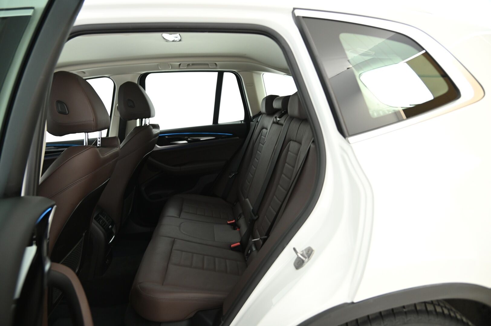 BMW X3 2020 G01 xDrive 30e A Business xLine *ACC / Adapt. LED /360-kamera / Hifi / Eleohjaus / M-Sport ratti / Nahat / Proff. nav / Carplay* - 3,99 % KORKOTARJOUS TÄHÄN AUTOON - Akkutestattu! SOH Arvo 90% /1- omisteinen Suomi-auto täydellisellä merkkihuolto historialla!