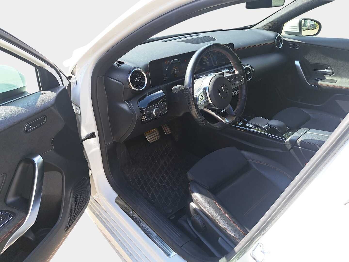 Mercedes-Benz A 2019 200 A Business AMG - | AMG-paketti | P.kamera | Vetokoukku | Lohkolämmitin | Tutkat | LED | 2x renkaat |