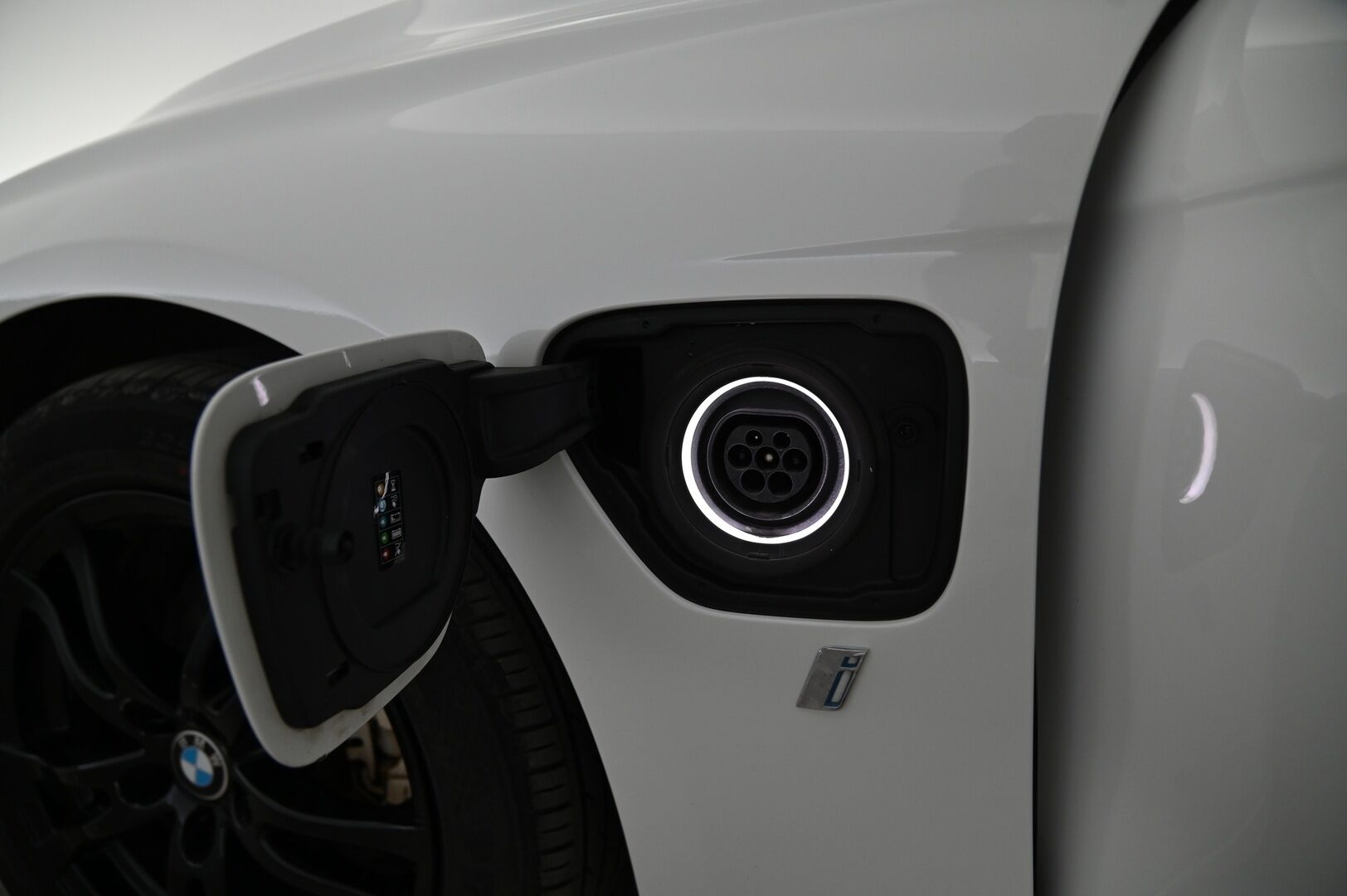 BMW 330 2017 7.6kWh, 330e iPerformance Sedan **Adapt. vakkari / Prof.Nafi / Hifit / LED / Sporttipenkit** - Näyttävä / Taloudellinen / Juuri katsastettu*
