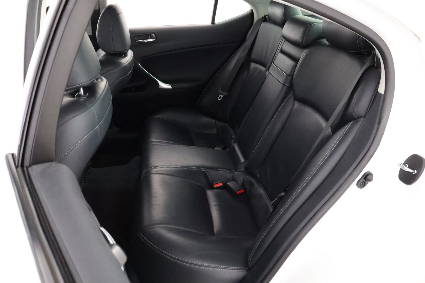 Lexus IS 2012 250 Executive aut - Nahkasisusta / KeylessGo / Vakkari / Xenon / Sähköpenkit / Lohkolämmitin / 2x Renkaat aluvantein / Vähän ajettu!