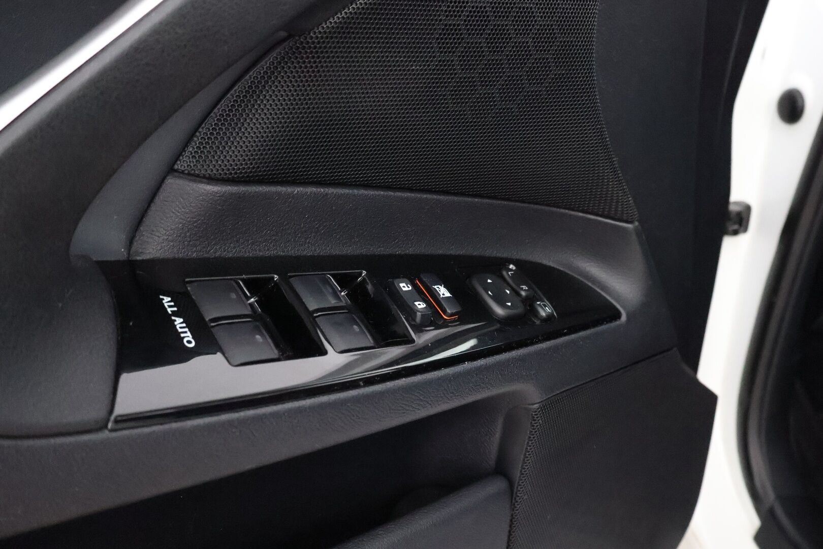 Lexus IS 2012 250 Executive aut - Nahkasisusta / KeylessGo / Vakkari / Xenon / Sähköpenkit / Lohkolämmitin / 2x Renkaat aluvantein / Vähän ajettu!