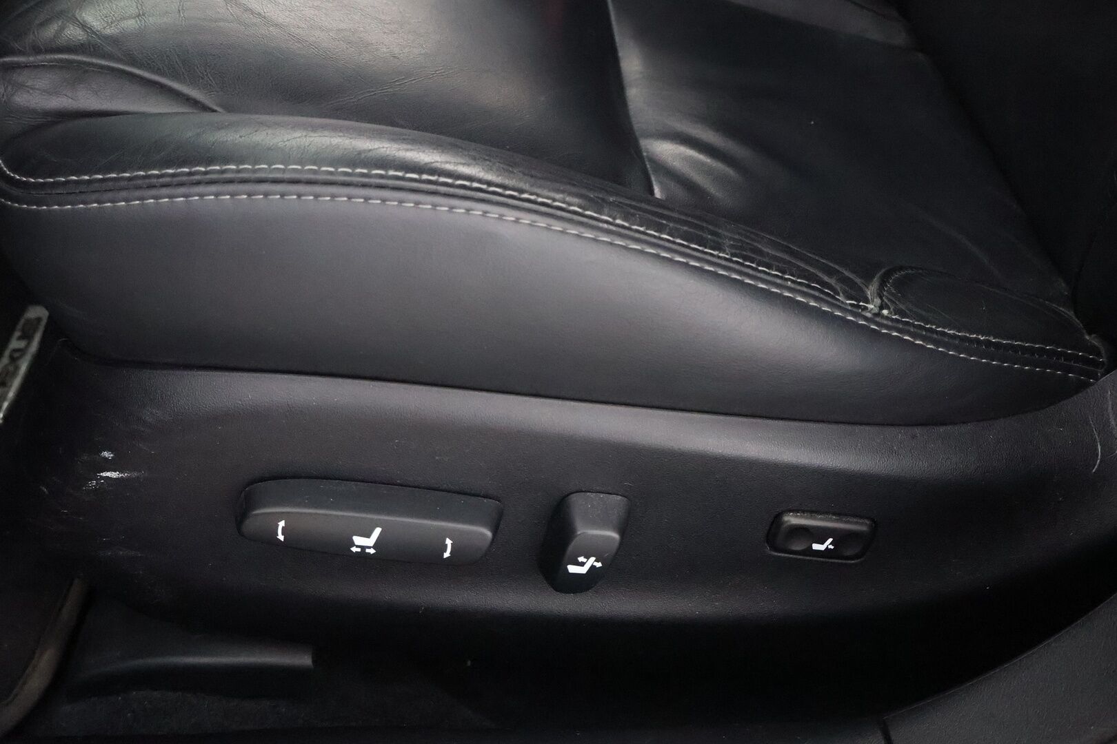 Lexus IS 2012 250 Executive aut - Nahkasisusta / KeylessGo / Vakkari / Xenon / Sähköpenkit / Lohkolämmitin / 2x Renkaat aluvantein / Vähän ajettu!
