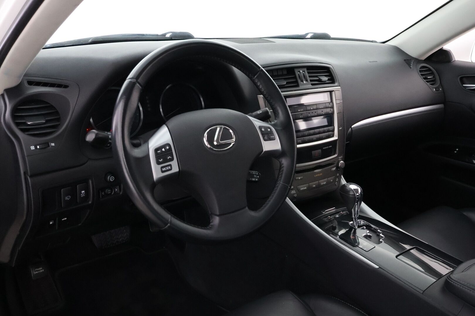 Lexus IS 2012 250 Executive aut - Nahkasisusta / KeylessGo / Vakkari / Xenon / Sähköpenkit / Lohkolämmitin / 2x Renkaat aluvantein / Vähän ajettu!