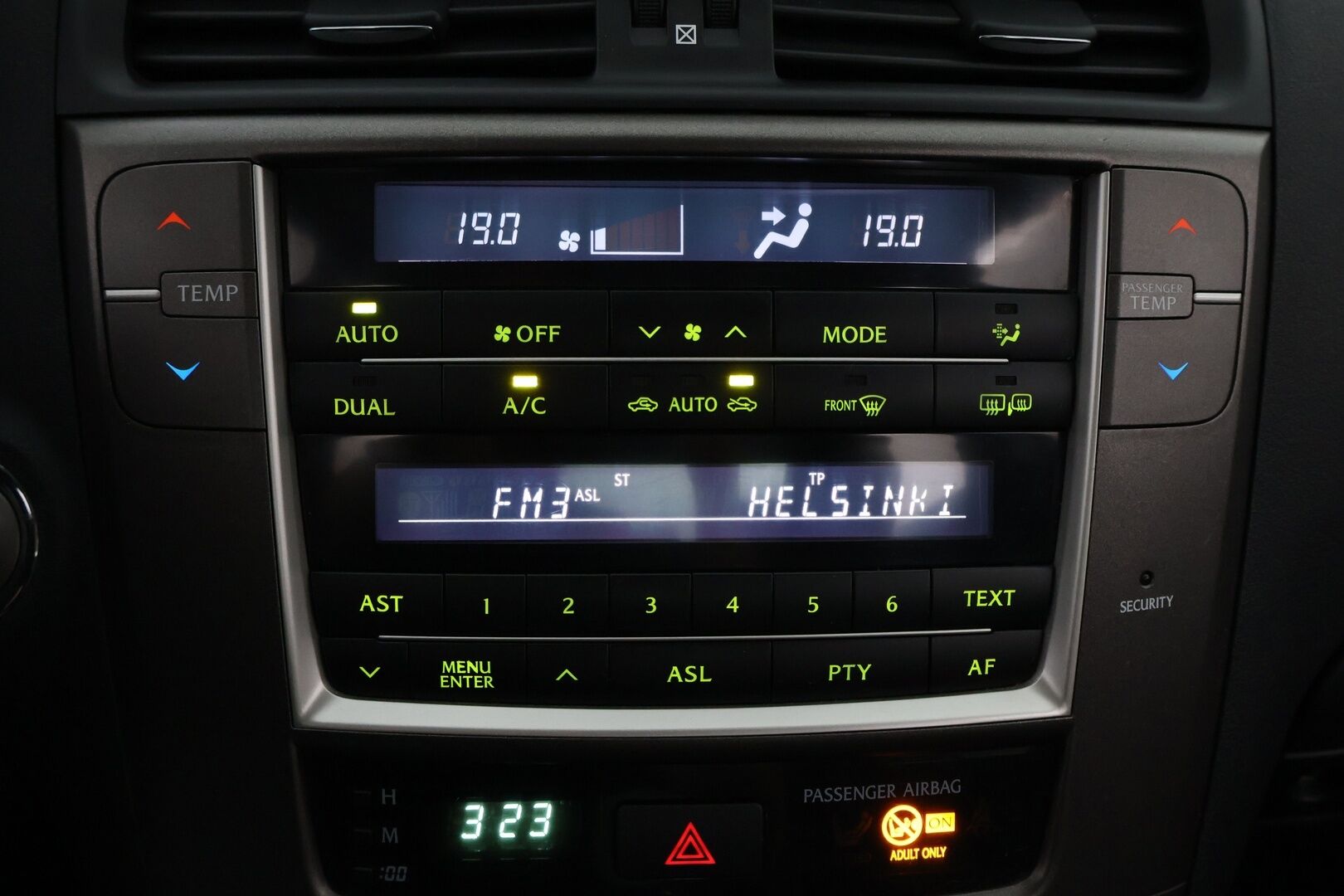 Lexus IS 2012 250 Executive aut - Nahkasisusta / KeylessGo / Vakkari / Xenon / Sähköpenkit / Lohkolämmitin / 2x Renkaat aluvantein / Vähän ajettu!