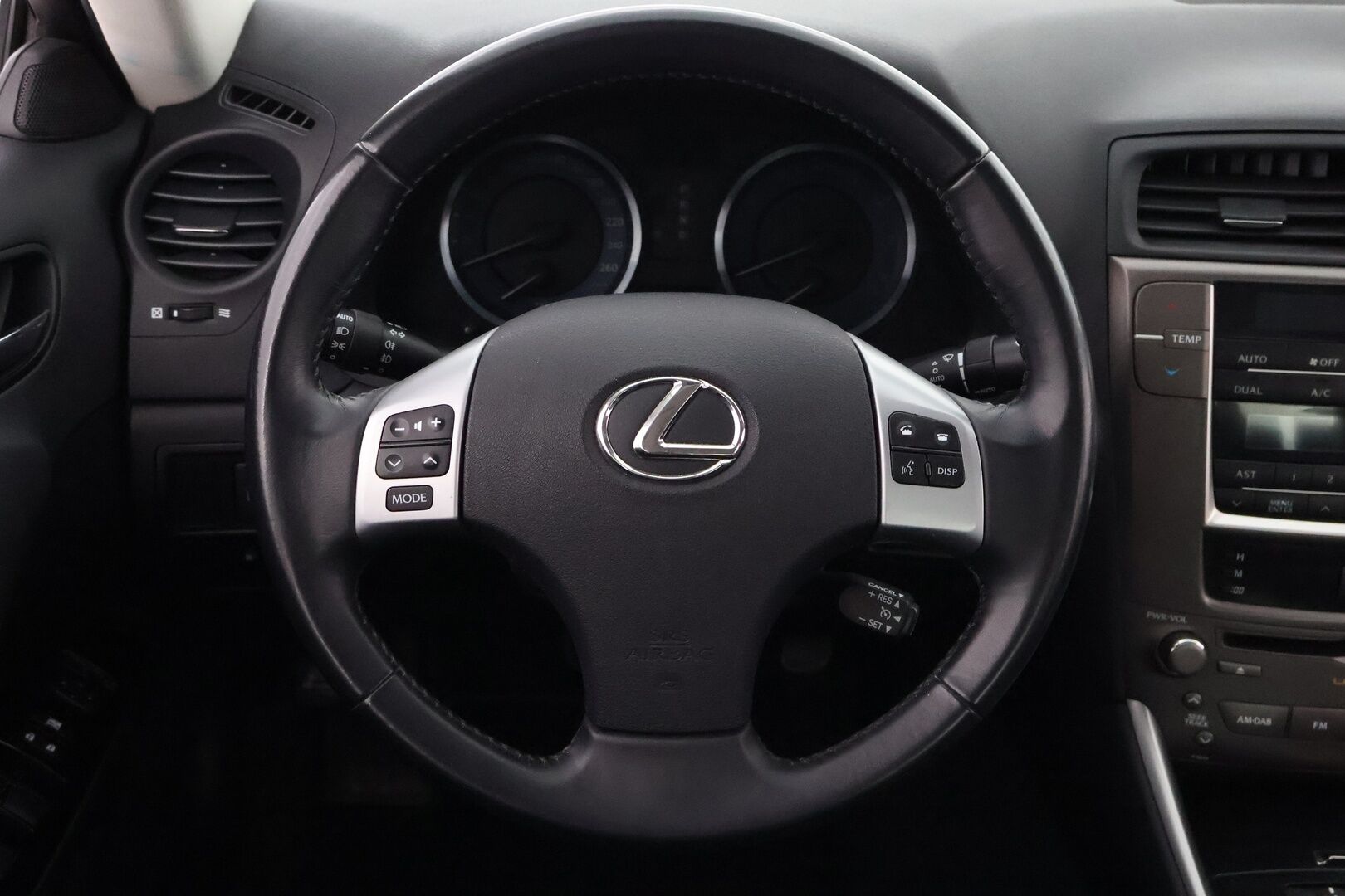 Lexus IS 2012 250 Executive aut - Nahkasisusta / KeylessGo / Vakkari / Xenon / Sähköpenkit / Lohkolämmitin / 2x Renkaat aluvantein / Vähän ajettu!