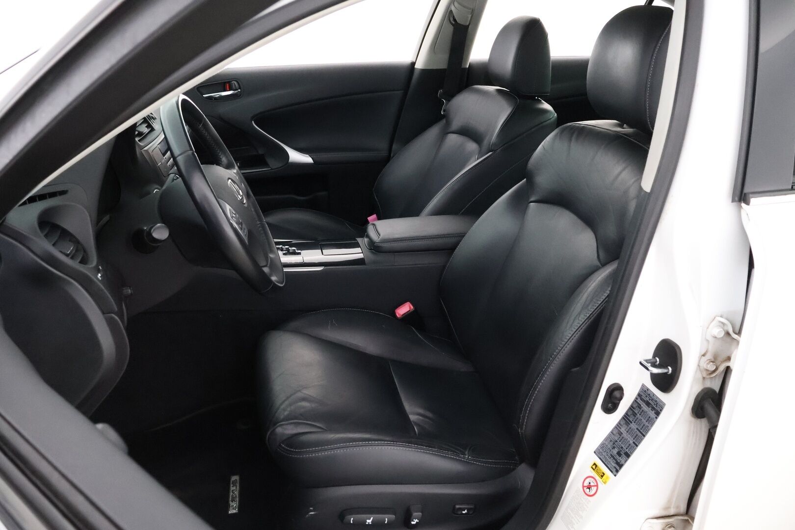 Lexus IS 2012 250 Executive aut - Nahkasisusta / KeylessGo / Vakkari / Xenon / Sähköpenkit / Lohkolämmitin / 2x Renkaat aluvantein / Vähän ajettu!