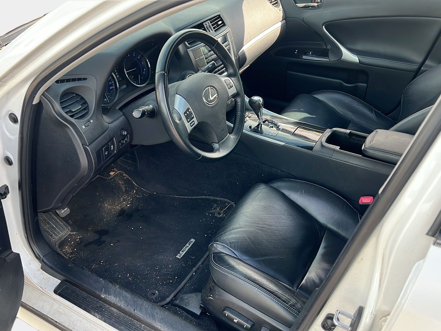 Lexus IS 2012 250 Executive aut - Nahkasisusta / KeylessGo / Vakkari / Xenon / Sähköpenkit / Lohkolämmitin / 2x Renkaat aluvantein / Vähän ajettu!